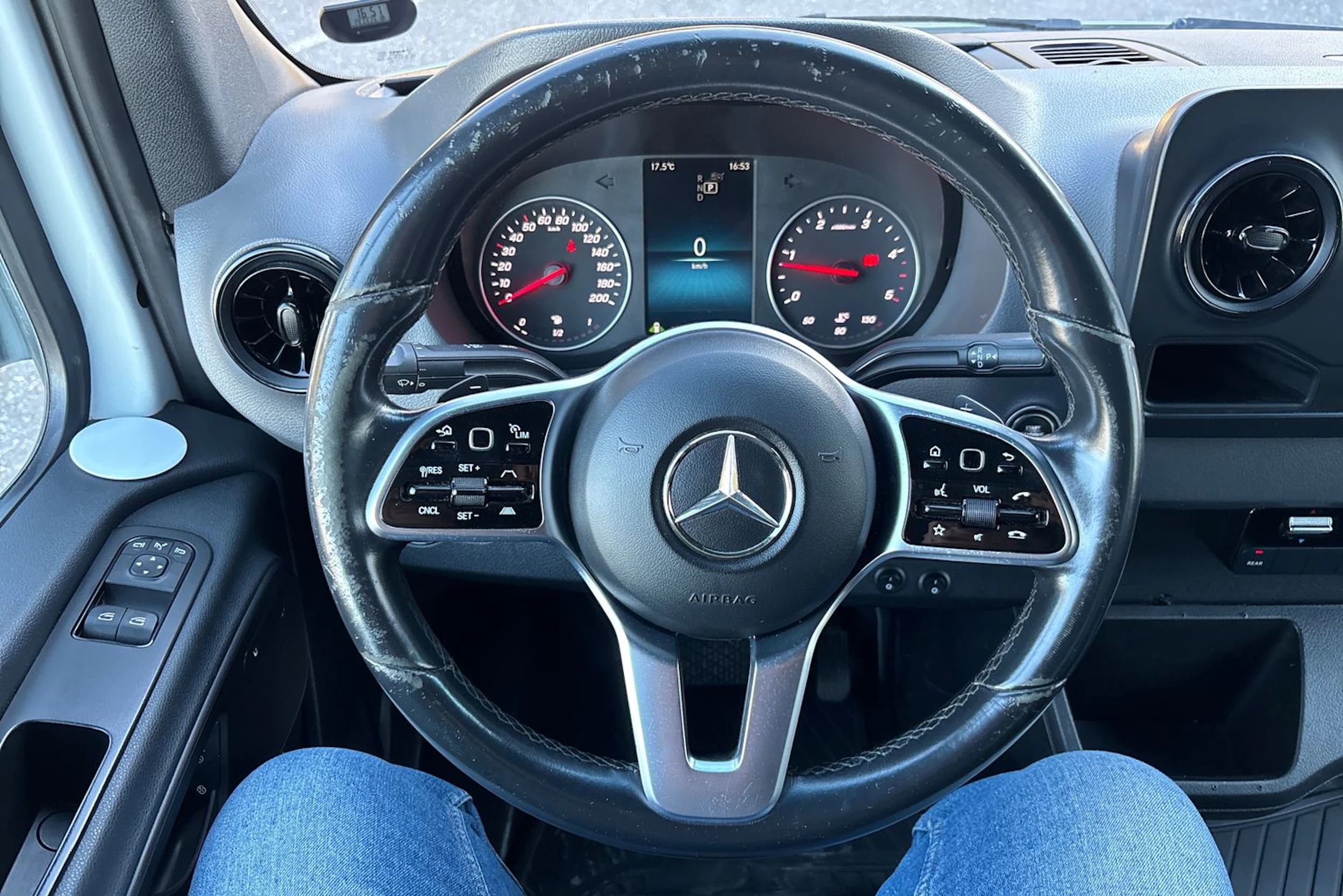 valkoinen Mercedes-Benz Sprinter 2019 kuva 20.