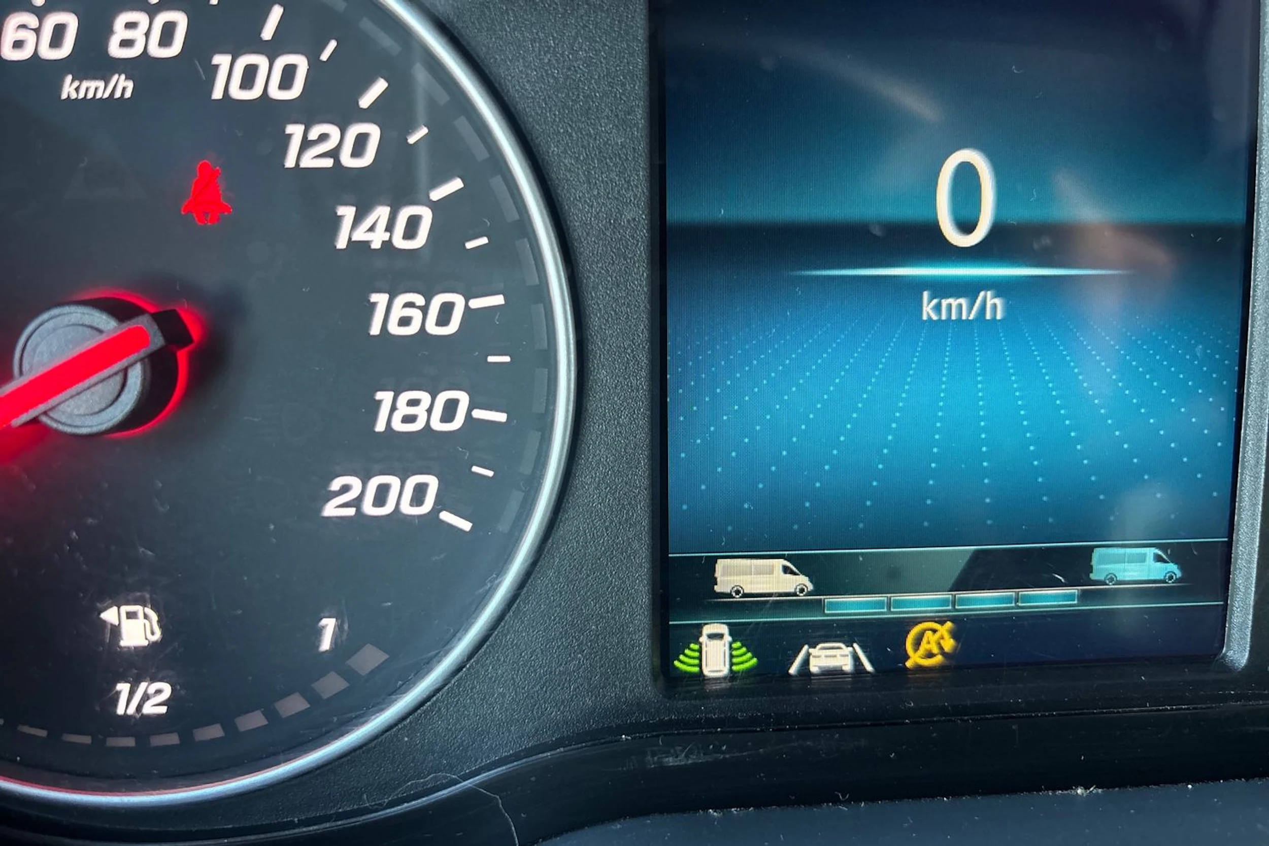 valkoinen Mercedes-Benz Sprinter 2019 kuva 28.