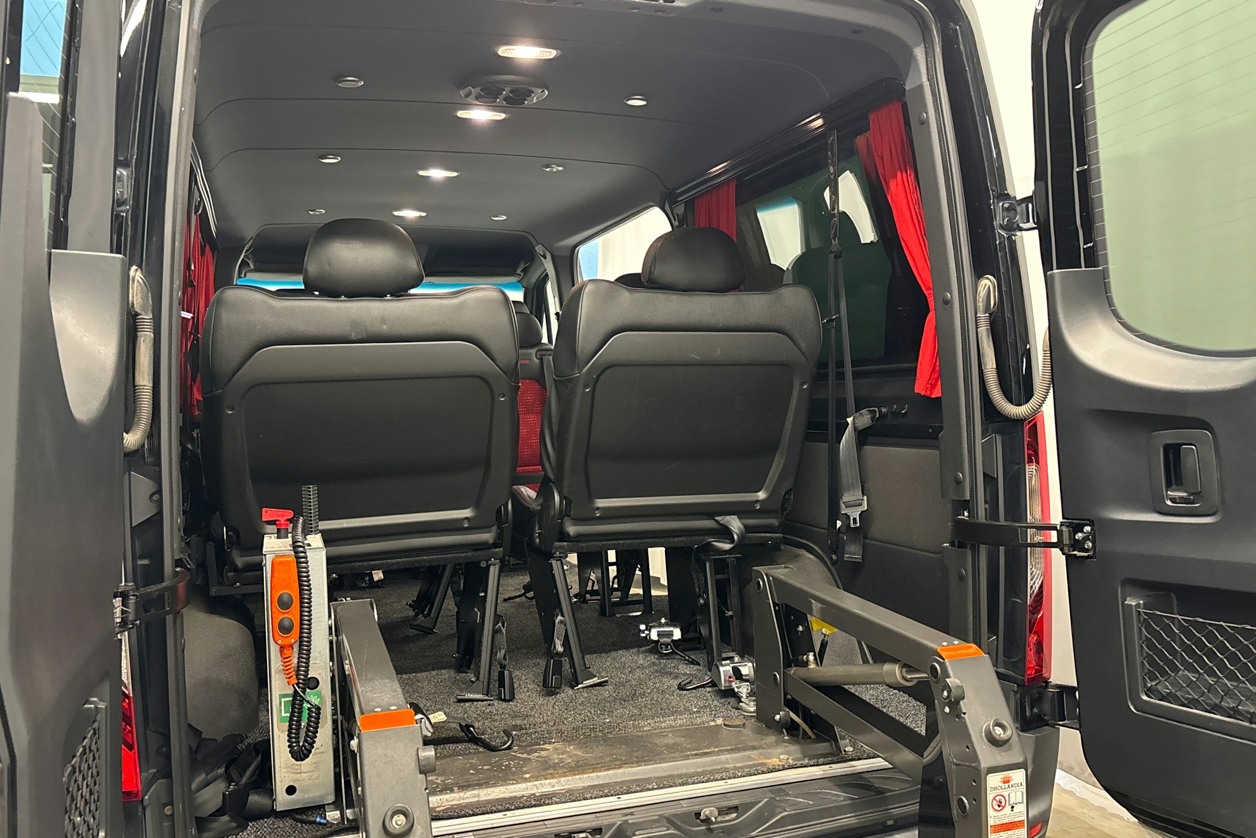 musta Mercedes-Benz Sprinter 2019 kuva 11.