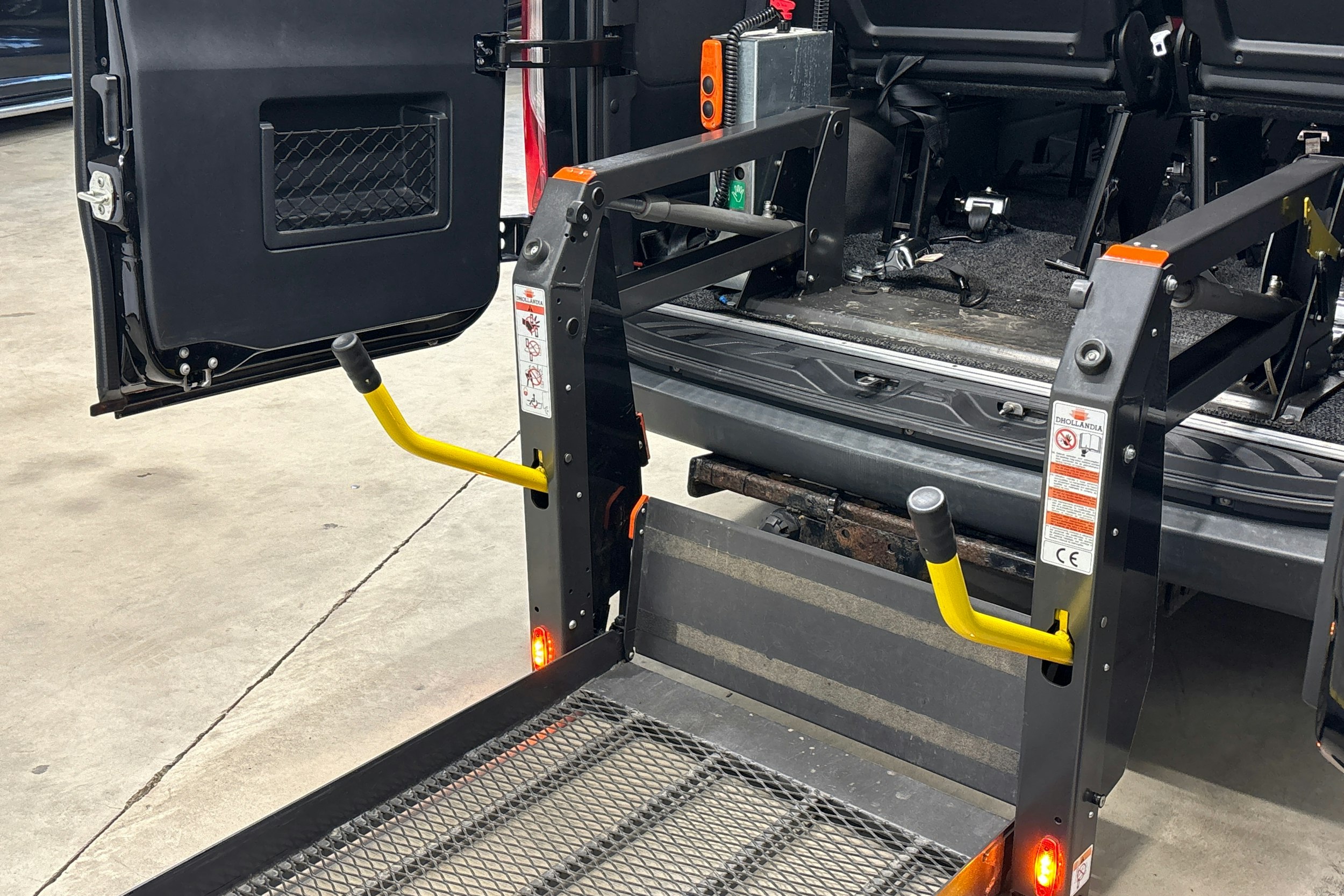 musta Mercedes-Benz Sprinter 2019 kuva 12.