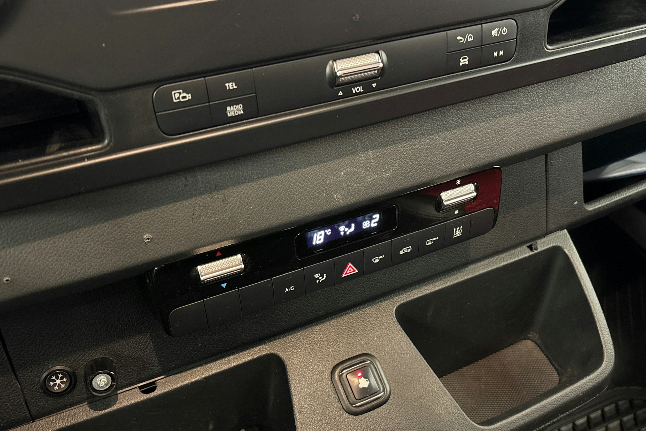 musta Mercedes-Benz Sprinter 2019 kuva 22.