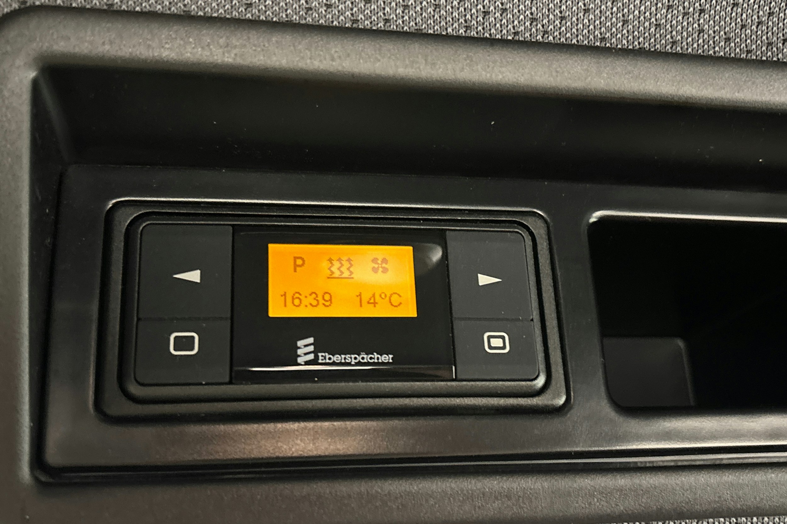 musta Mercedes-Benz Sprinter 2019 kuva 25.