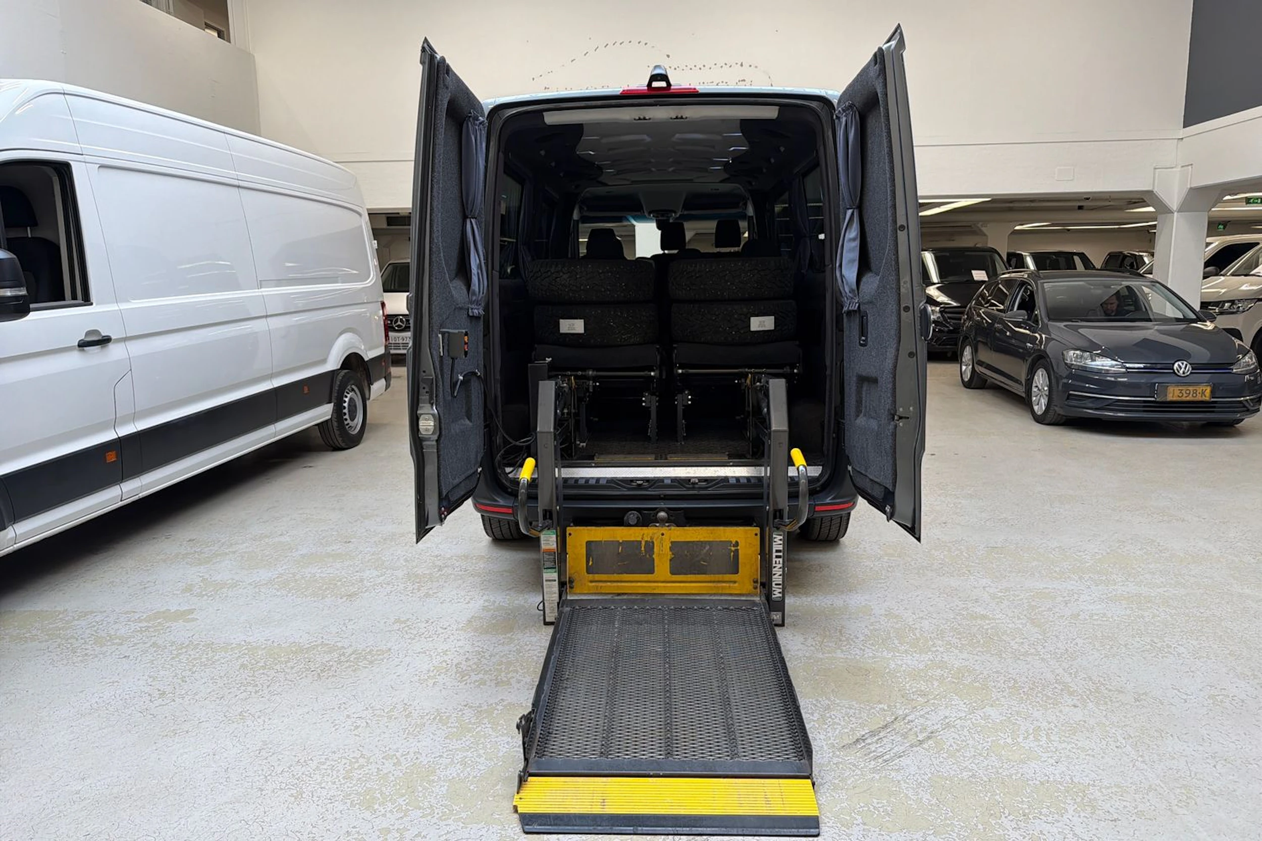 harmaa Mercedes-Benz Sprinter 2019 kuva 25.