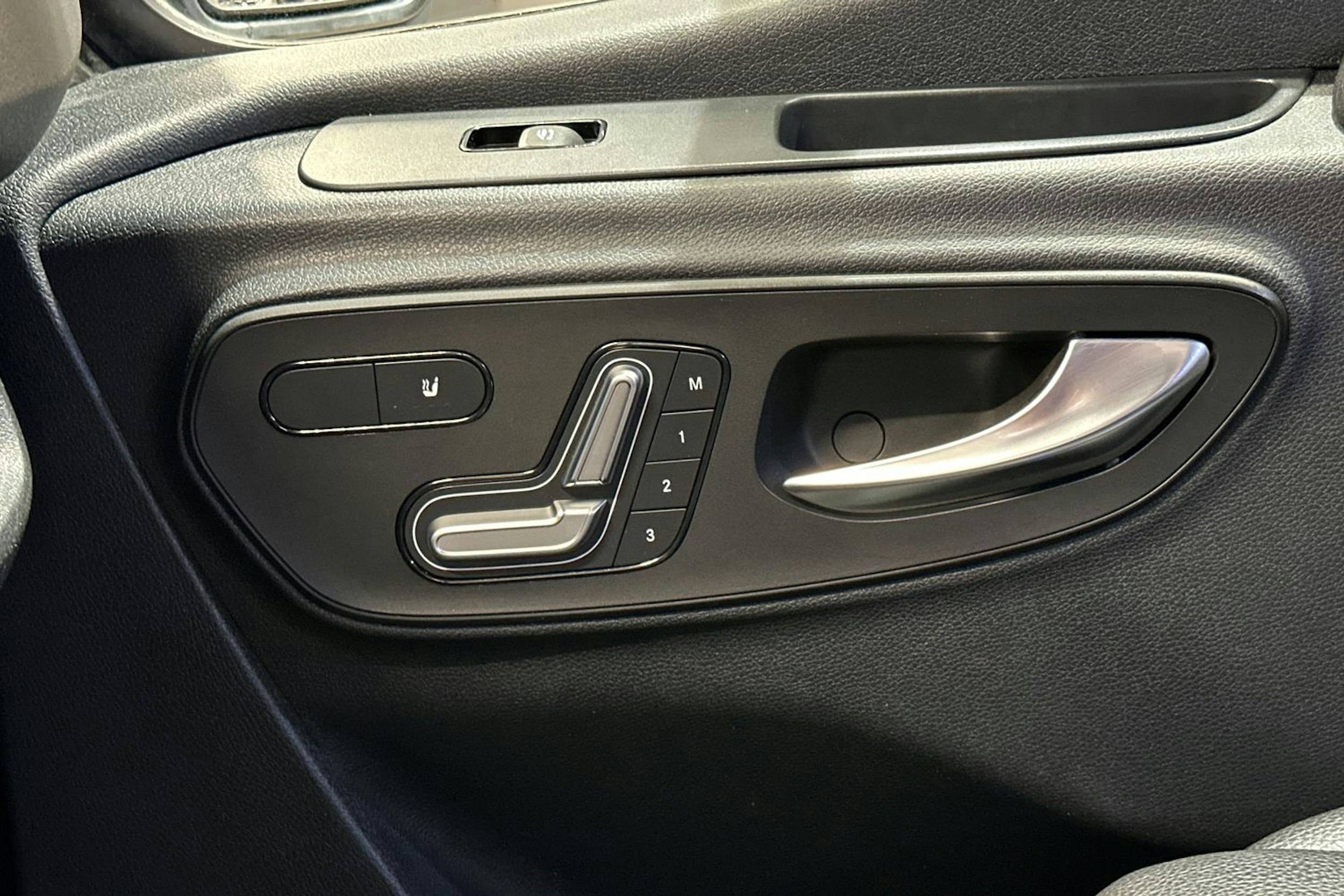 Musta Mercedes-Benz SPRINTER 2019 kuva 22.