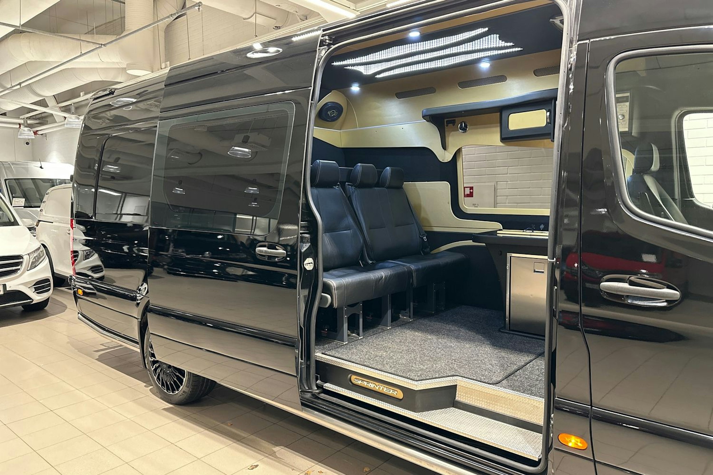 Musta Mercedes-Benz SPRINTER 2019 kuva 23.