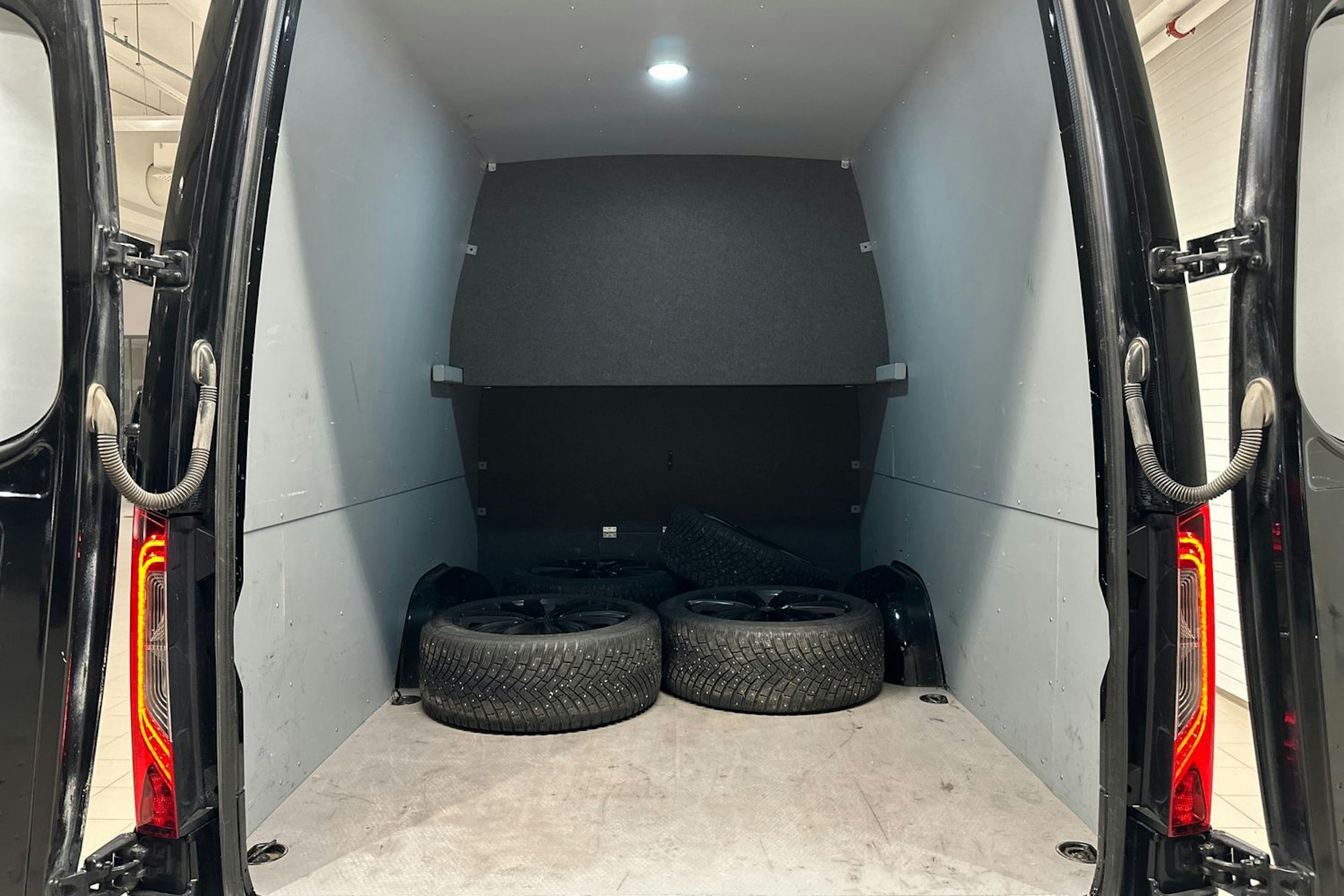 Musta Mercedes-Benz SPRINTER 2019 kuva 39.