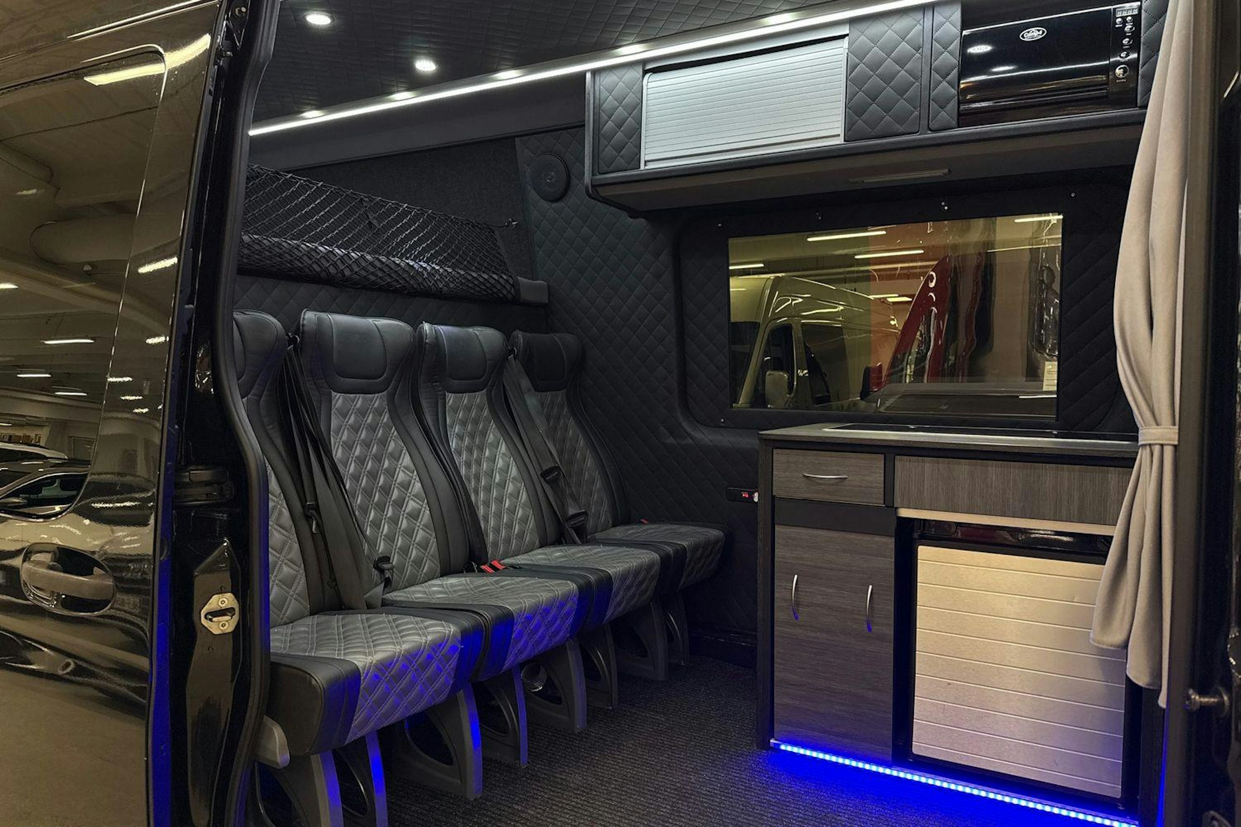 Musta Mercedes-Benz SPRINTER 2019 kuva 4.