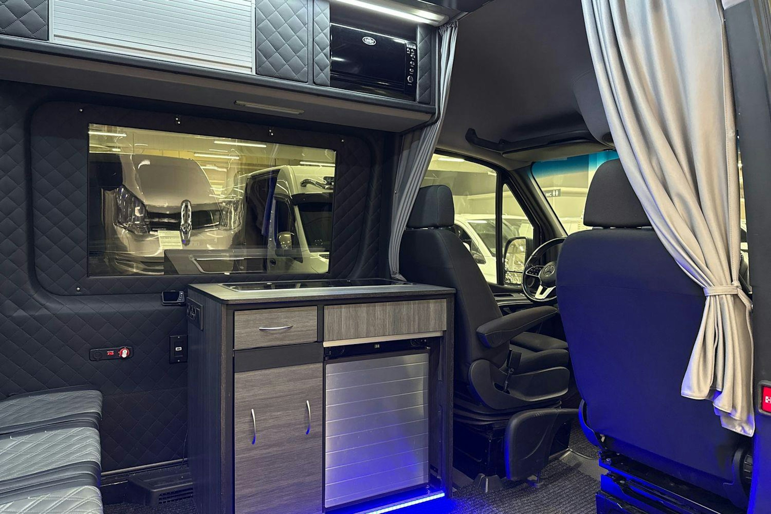 Musta Mercedes-Benz SPRINTER 2019 kuva 5.