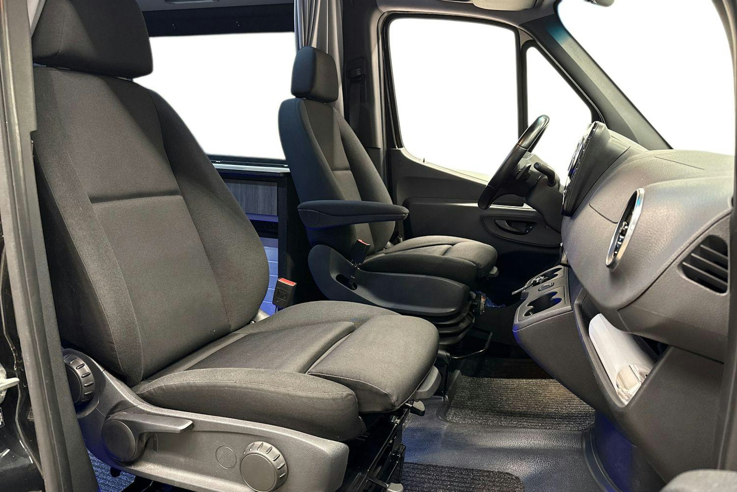 Musta Mercedes-Benz SPRINTER 2019 kuva 11.