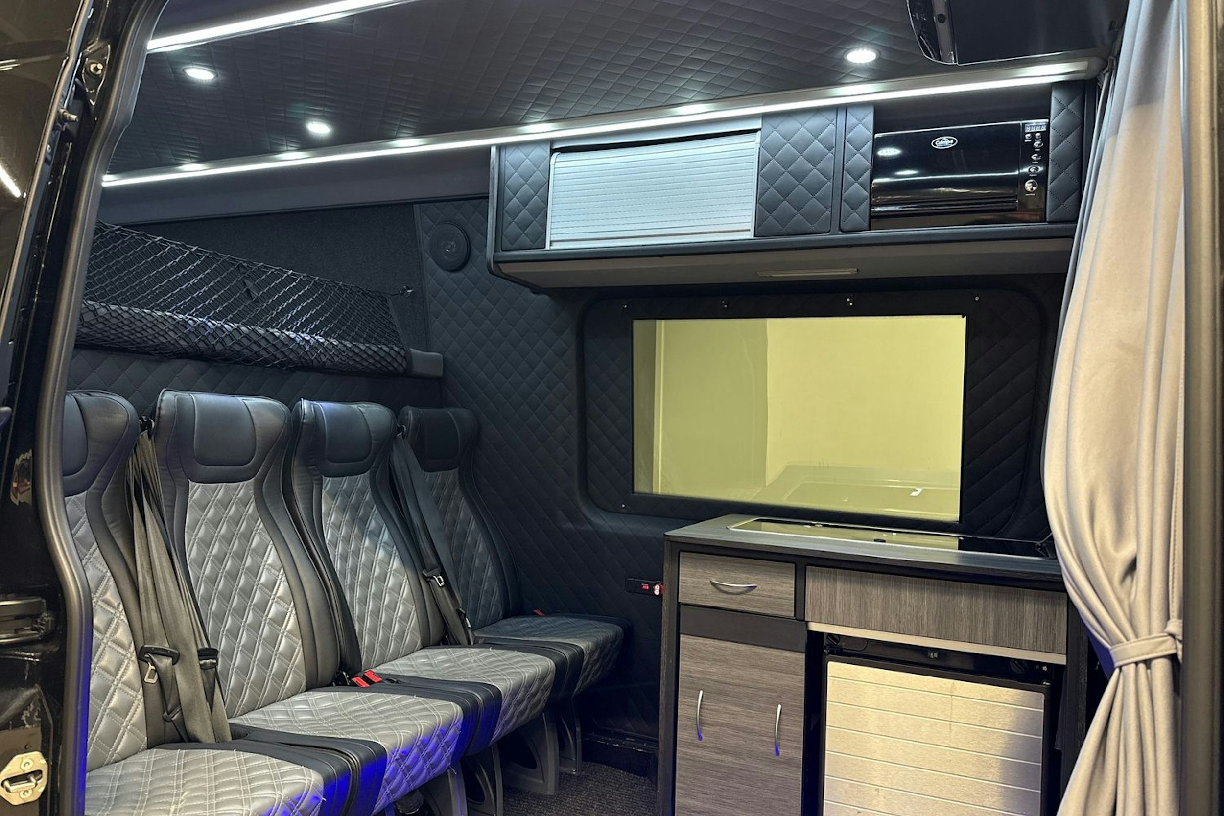 Musta Mercedes-Benz SPRINTER 2019 kuva 13.