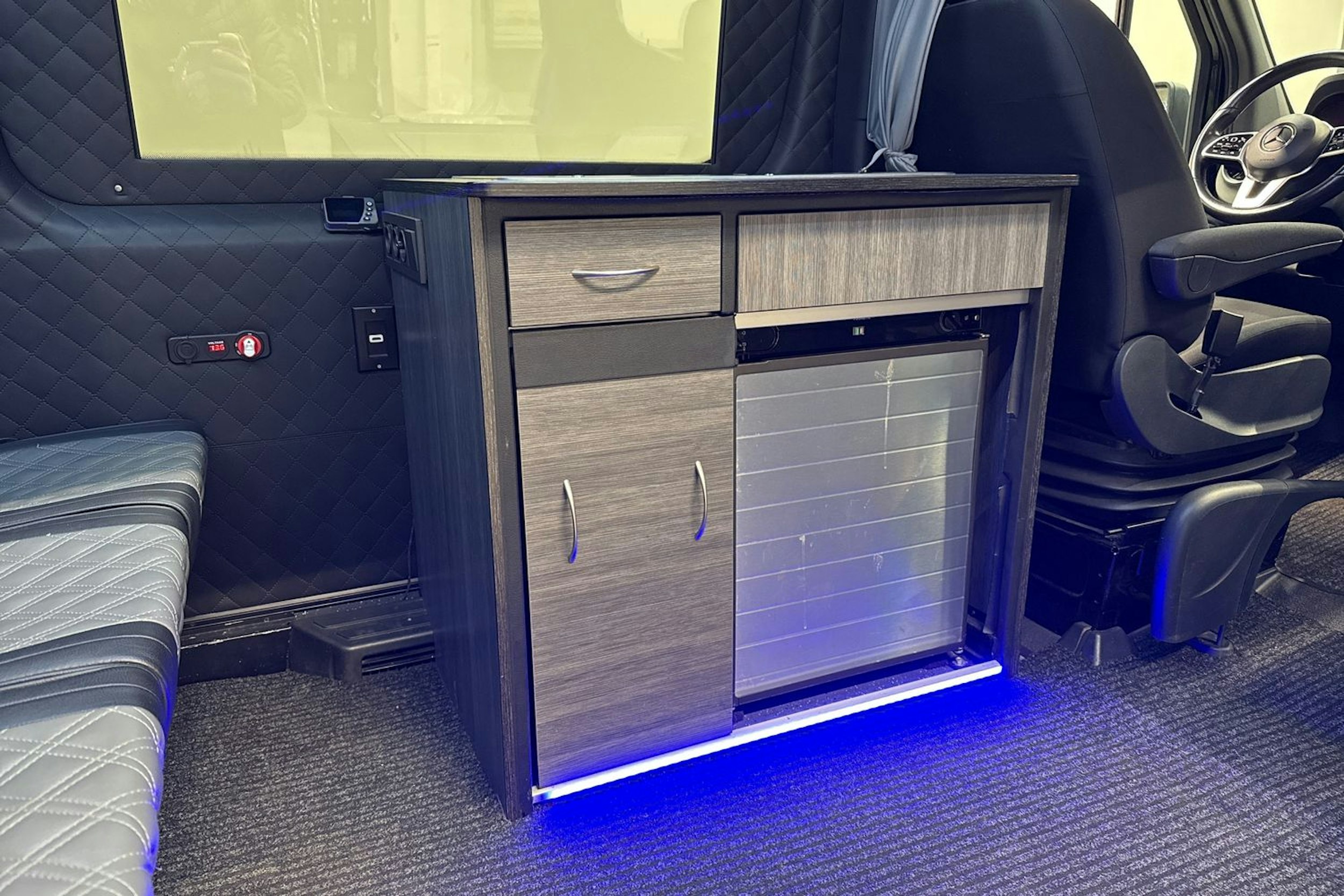 Musta Mercedes-Benz SPRINTER 2019 kuva 17.