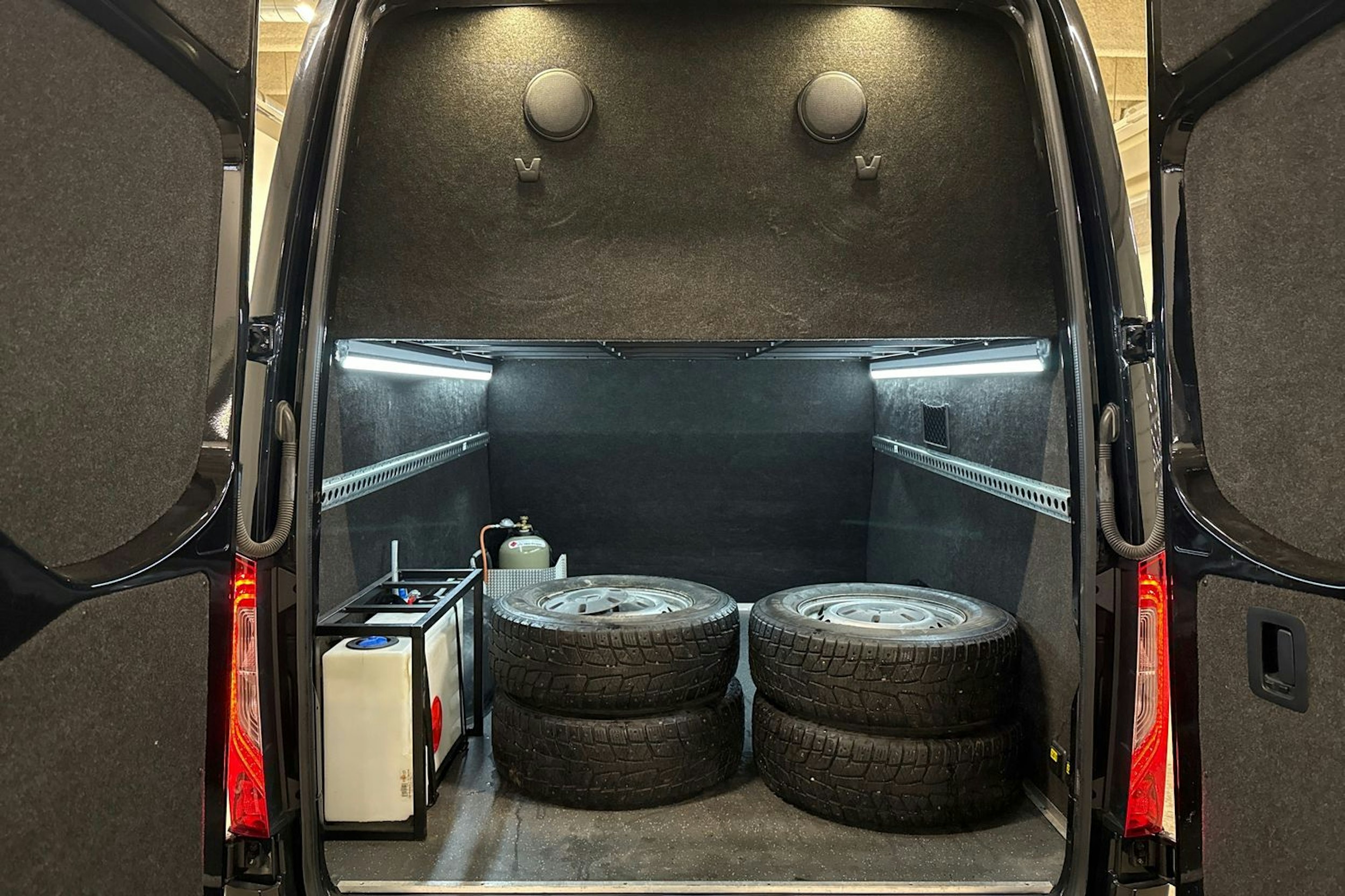 Musta Mercedes-Benz SPRINTER 2019 kuva 23.