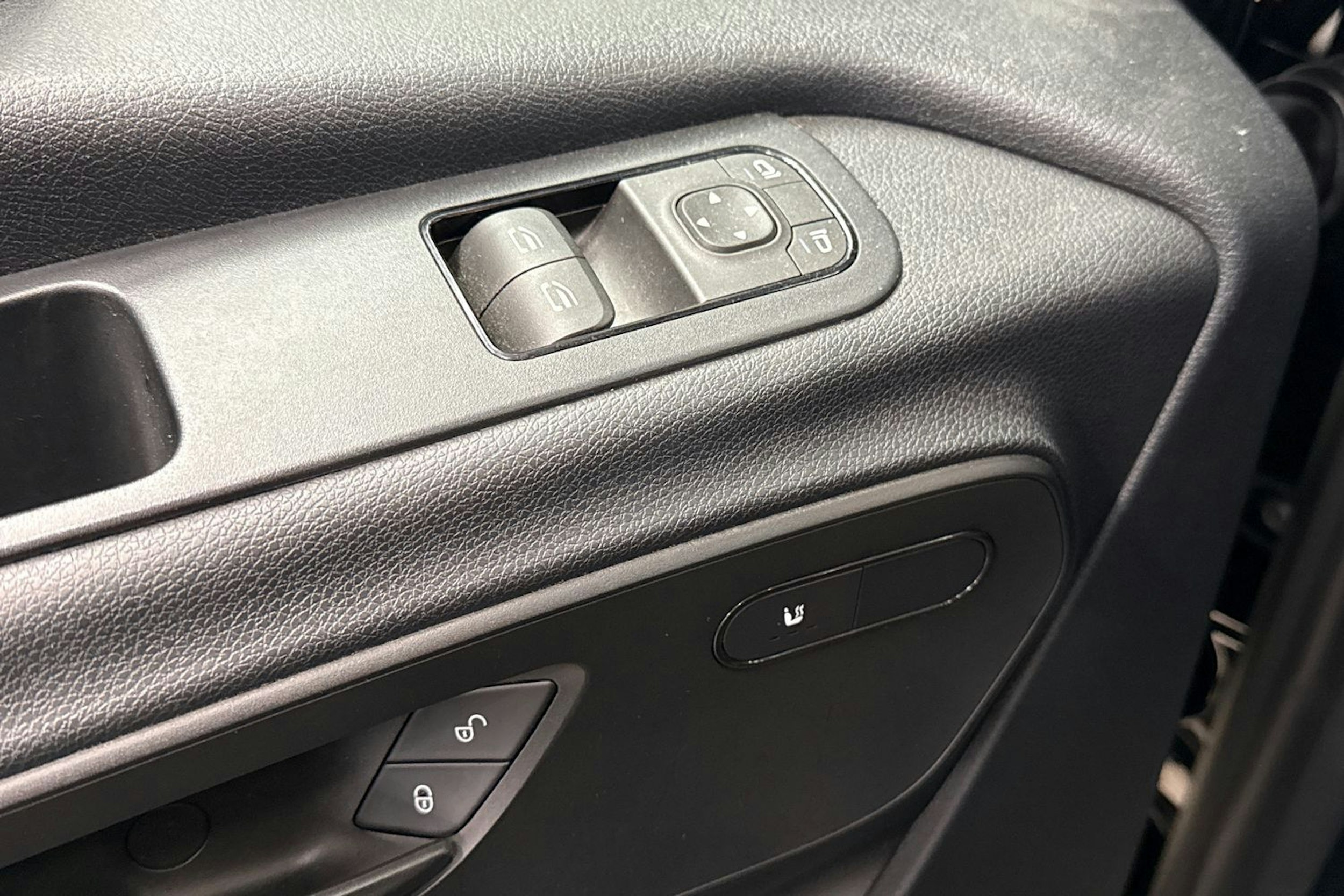 Musta Mercedes-Benz SPRINTER 2019 kuva 30.