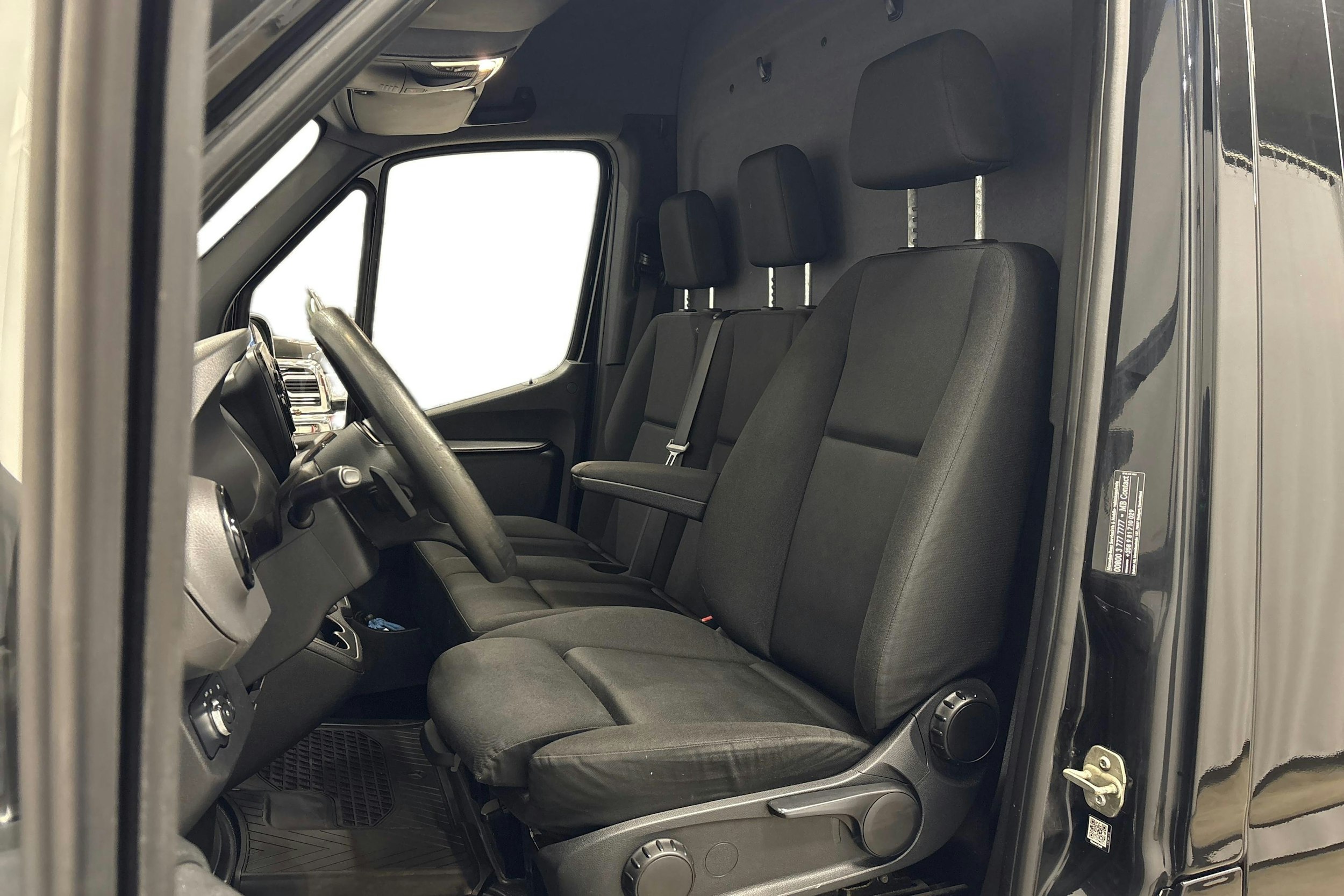 musta Mercedes-Benz Sprinter 2019 kuva 9.