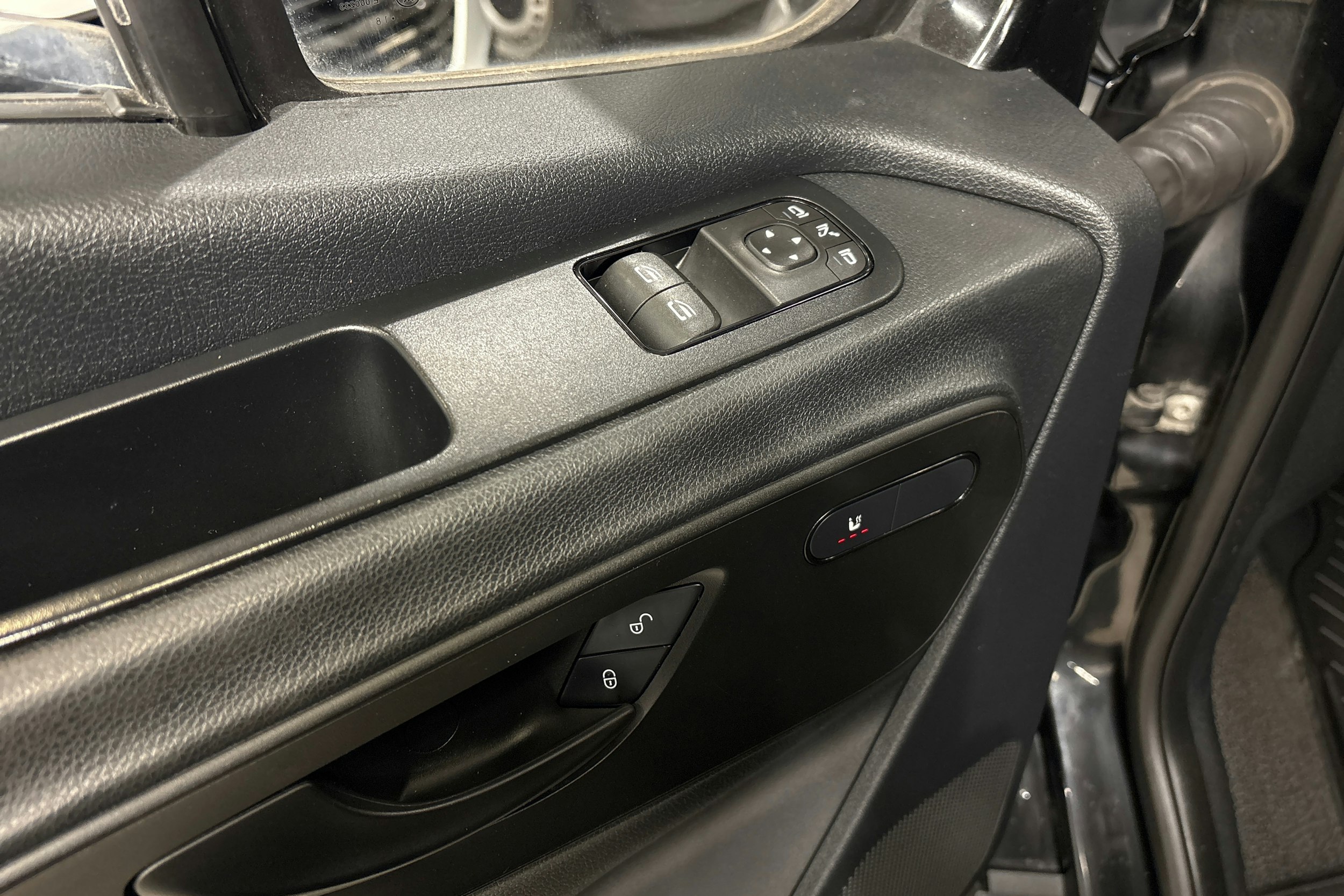 musta Mercedes-Benz Sprinter 2019 kuva 24.
