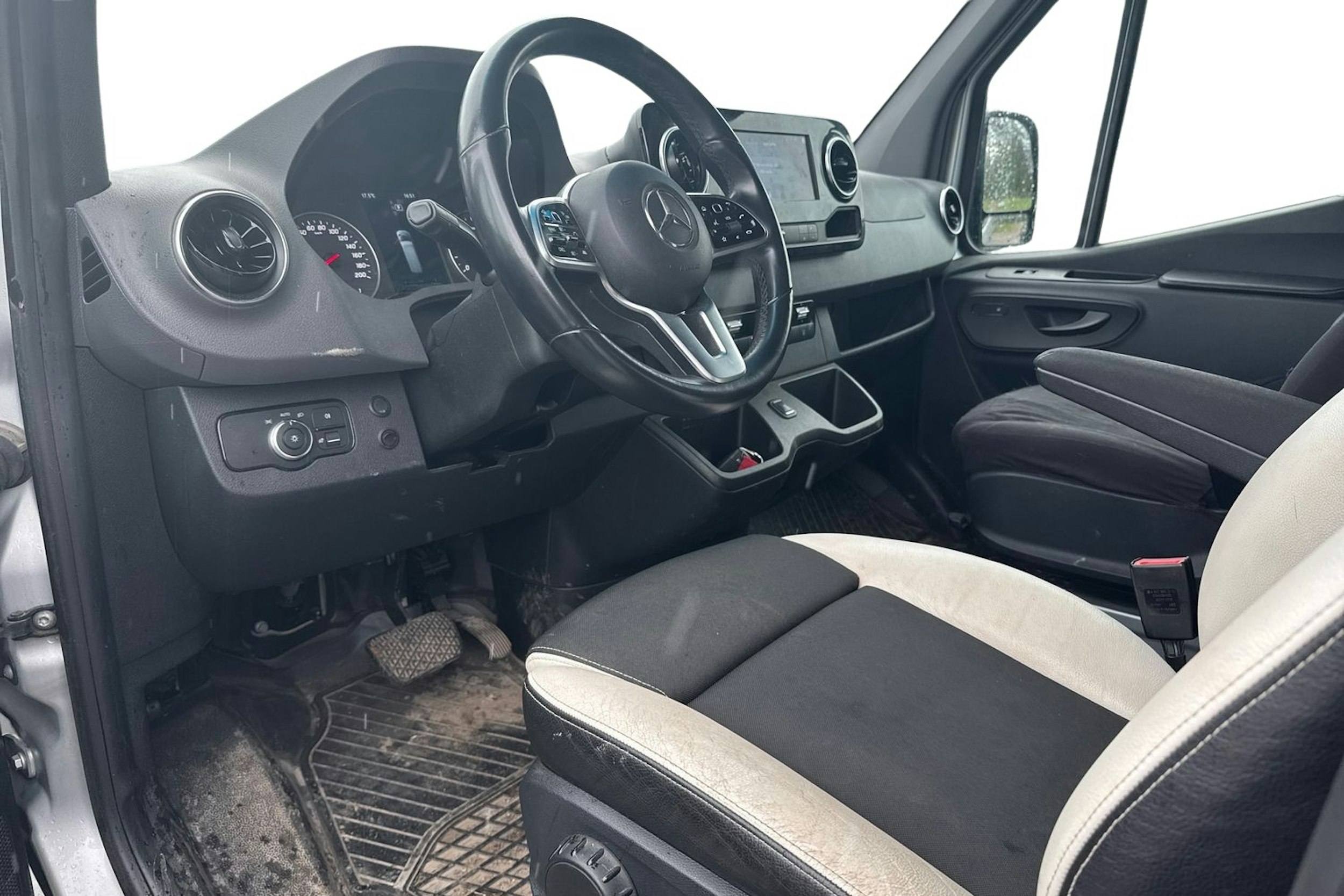 harmaa Mercedes-Benz Sprinter 2019 kuva 3.