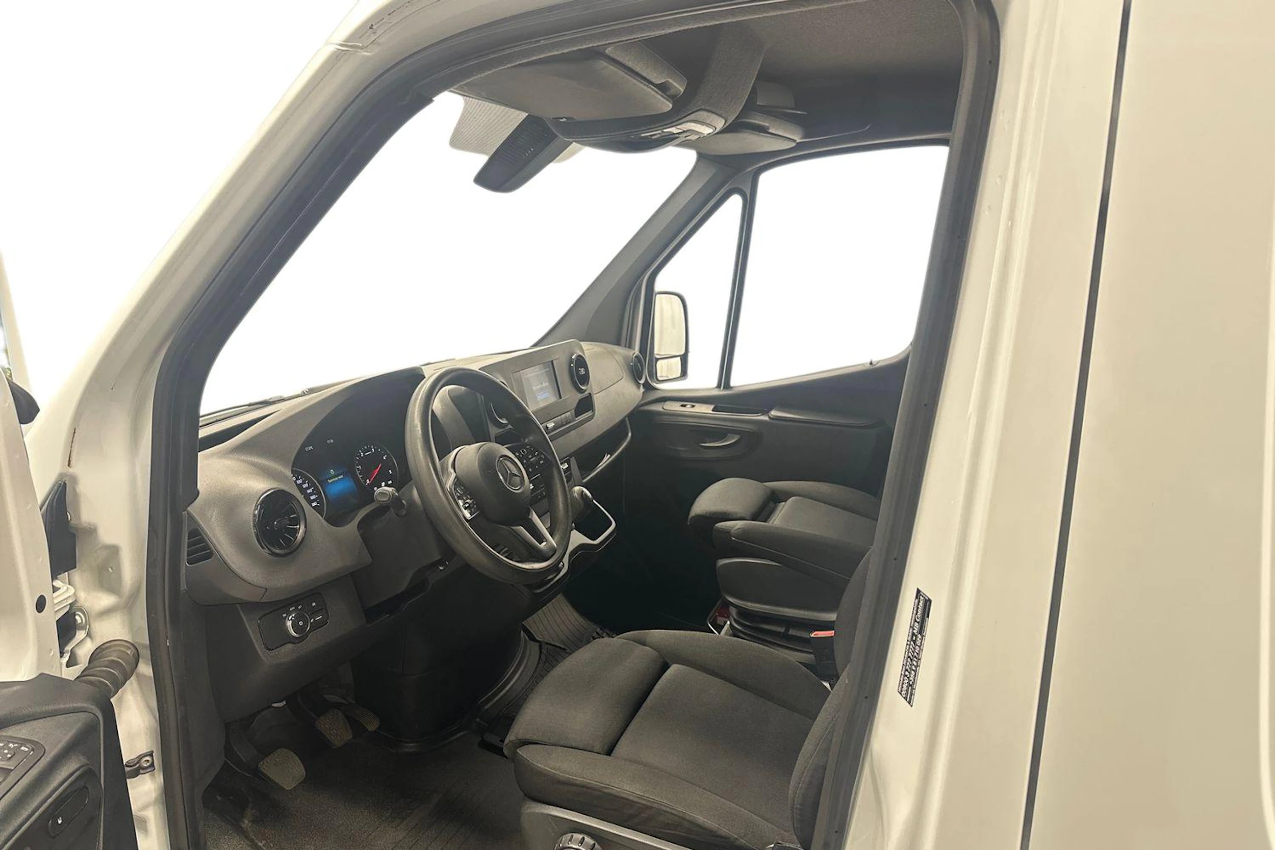 valkoinen Mercedes-Benz Sprinter 2019 kuva 6.