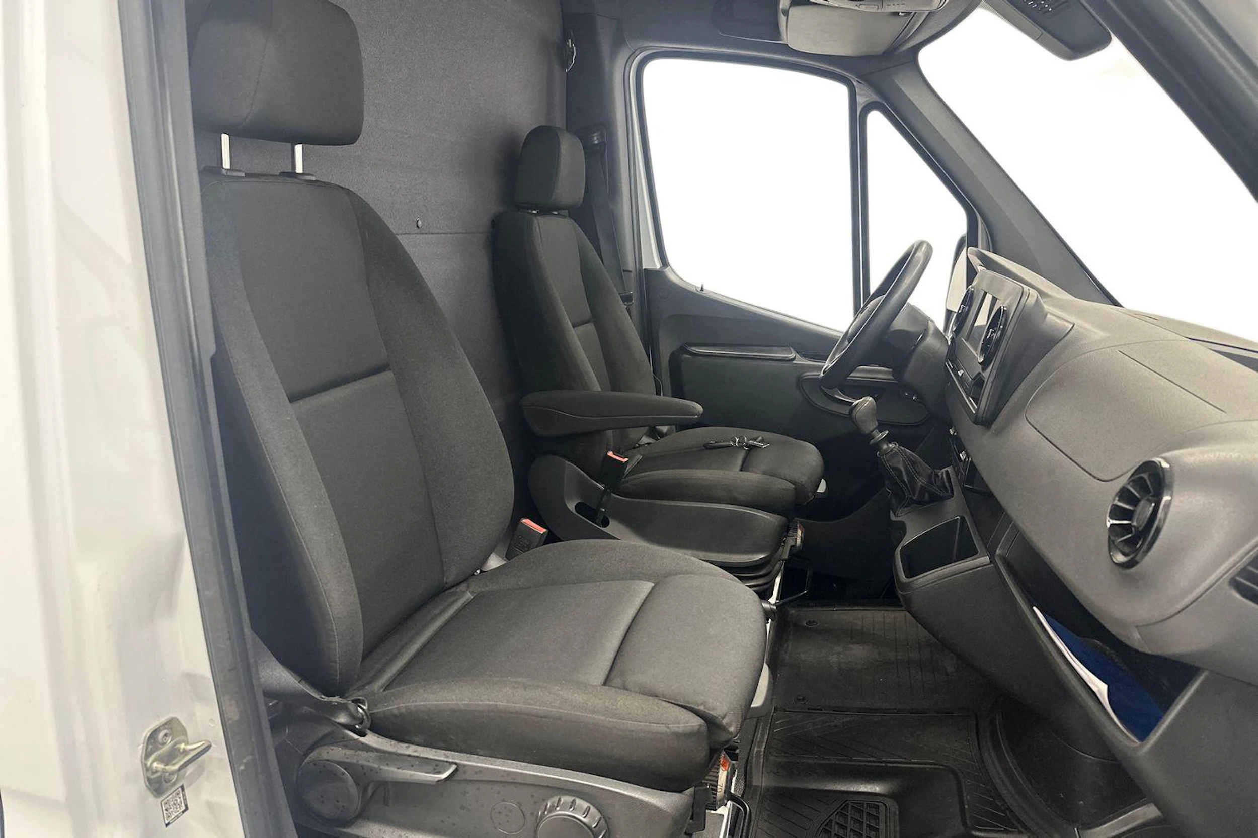 valkoinen Mercedes-Benz Sprinter 2019 kuva 8.