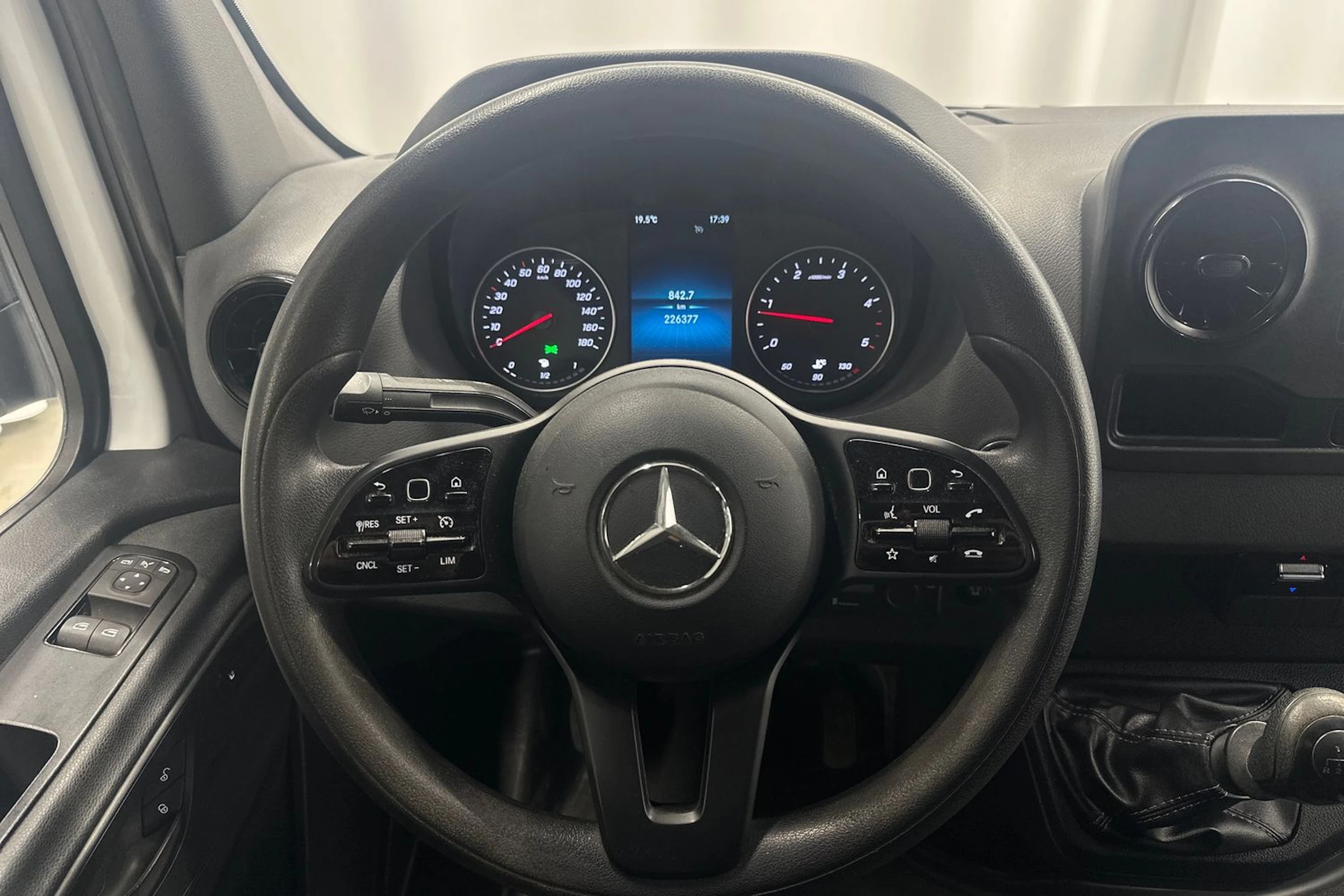 valkoinen Mercedes-Benz Sprinter 2019 kuva 10.