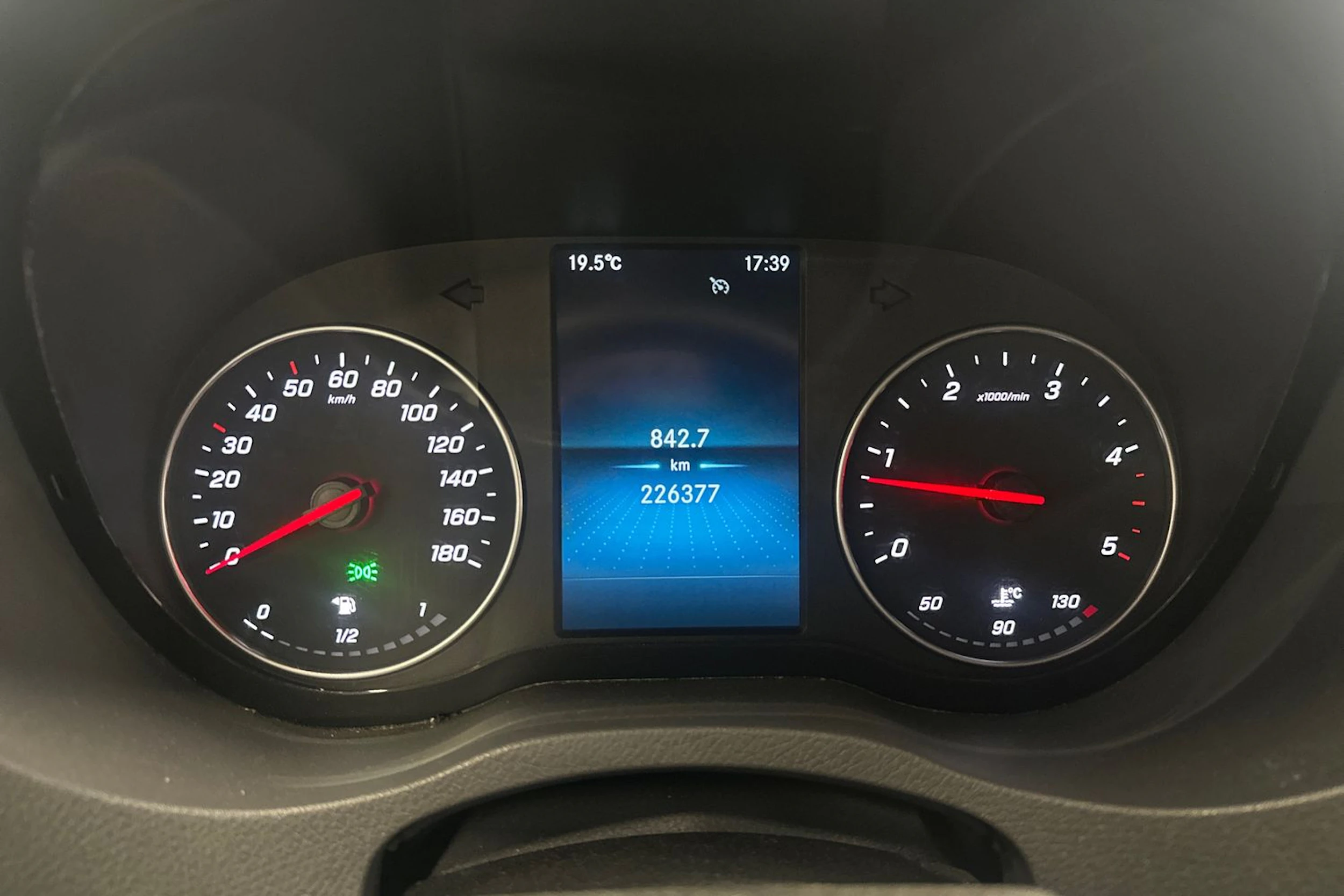 valkoinen Mercedes-Benz Sprinter 2019 kuva 11.