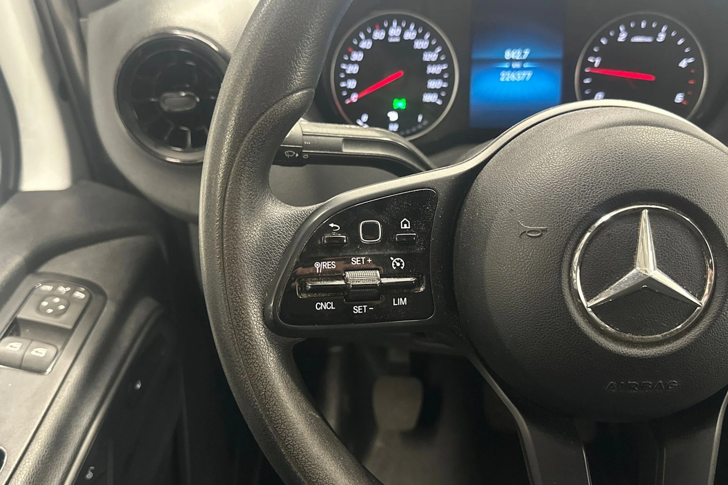 valkoinen Mercedes-Benz Sprinter 2019 kuva 12.
