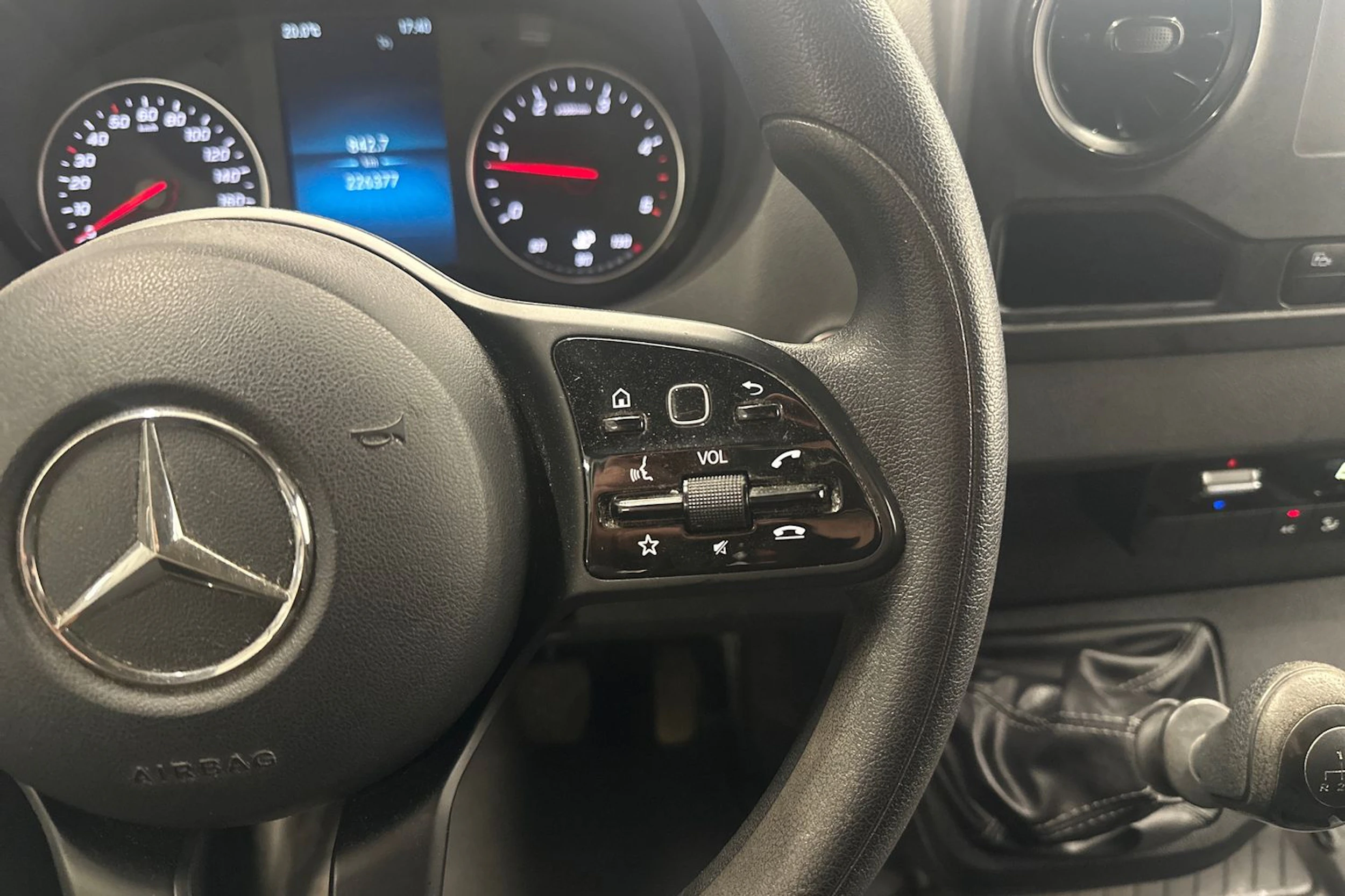 valkoinen Mercedes-Benz Sprinter 2019 kuva 13.