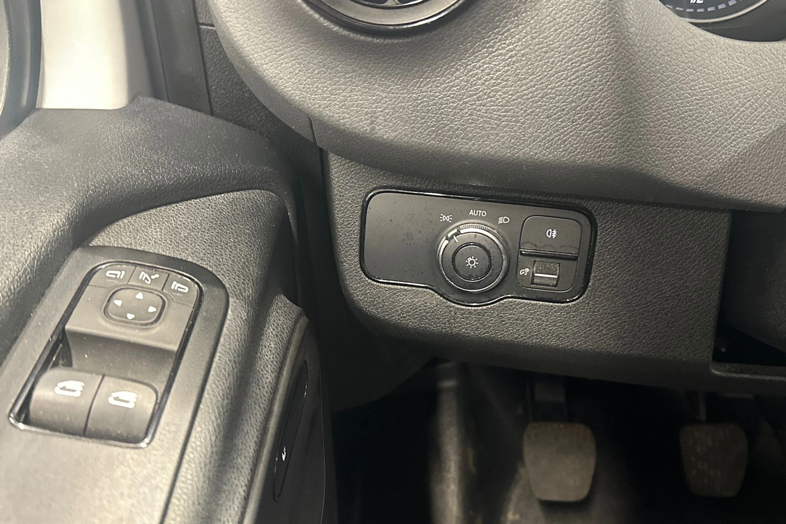valkoinen Mercedes-Benz Sprinter 2019 kuva 14.
