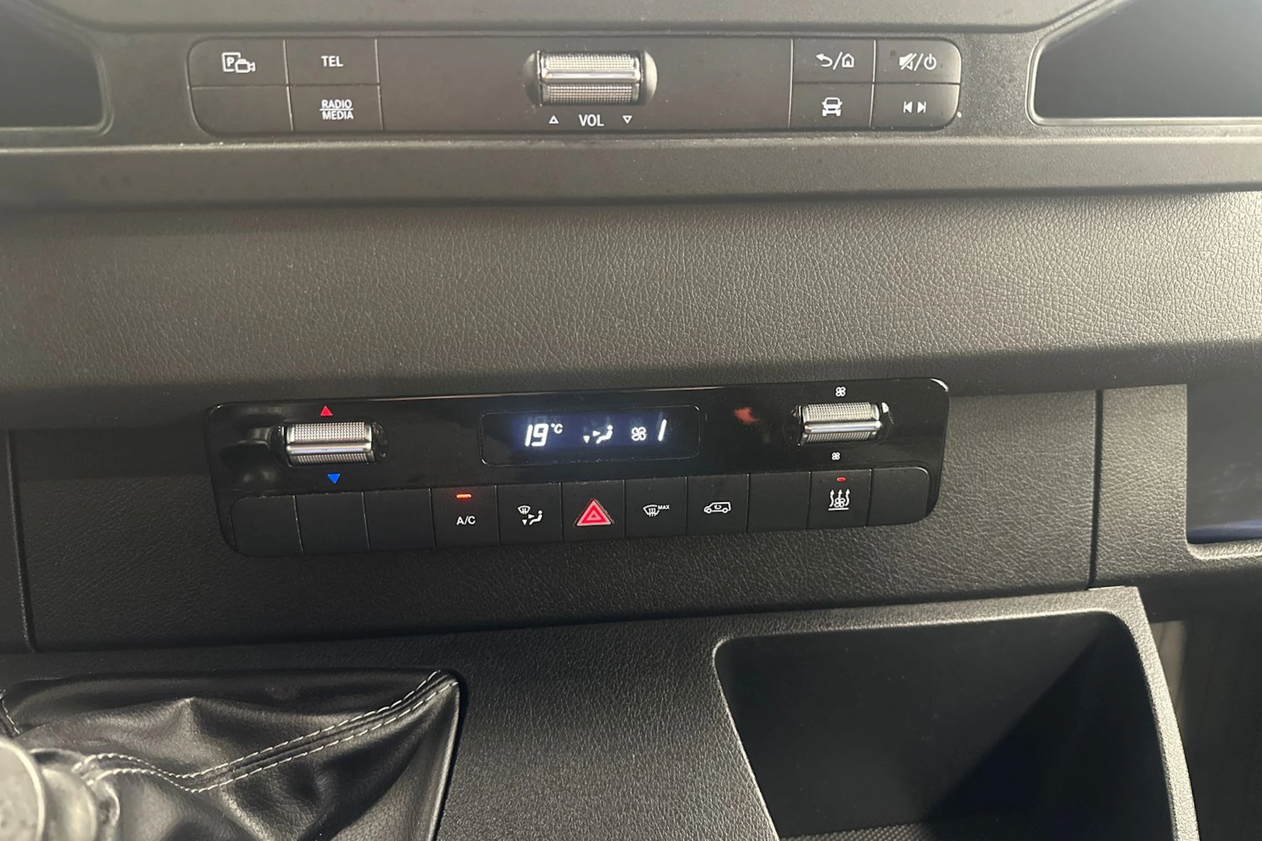 valkoinen Mercedes-Benz Sprinter 2019 kuva 19.