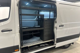 valkoinen Mercedes-Benz Sprinter 2019 kuva 20.