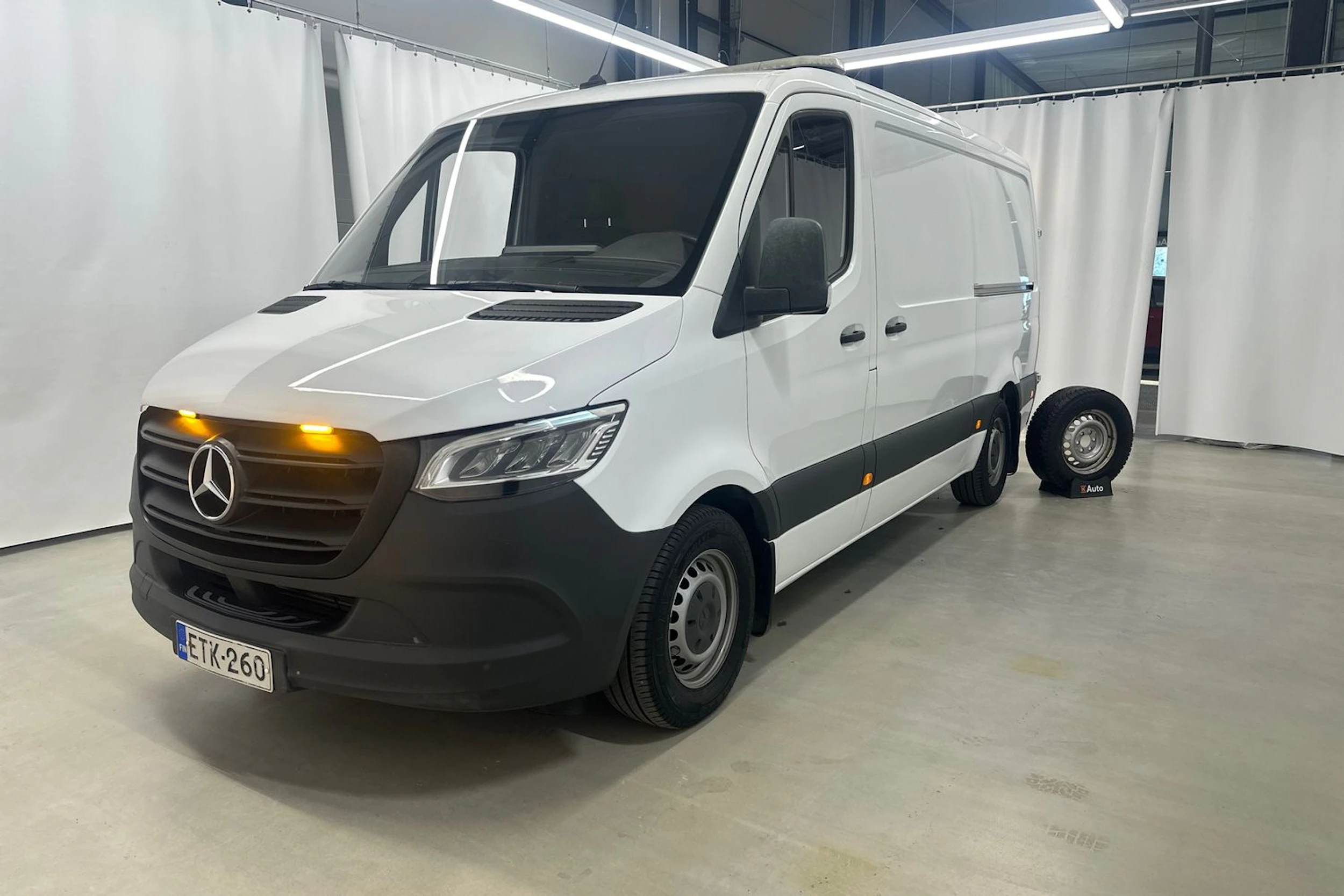 valkoinen Mercedes-Benz Sprinter 2019 kuva 25.