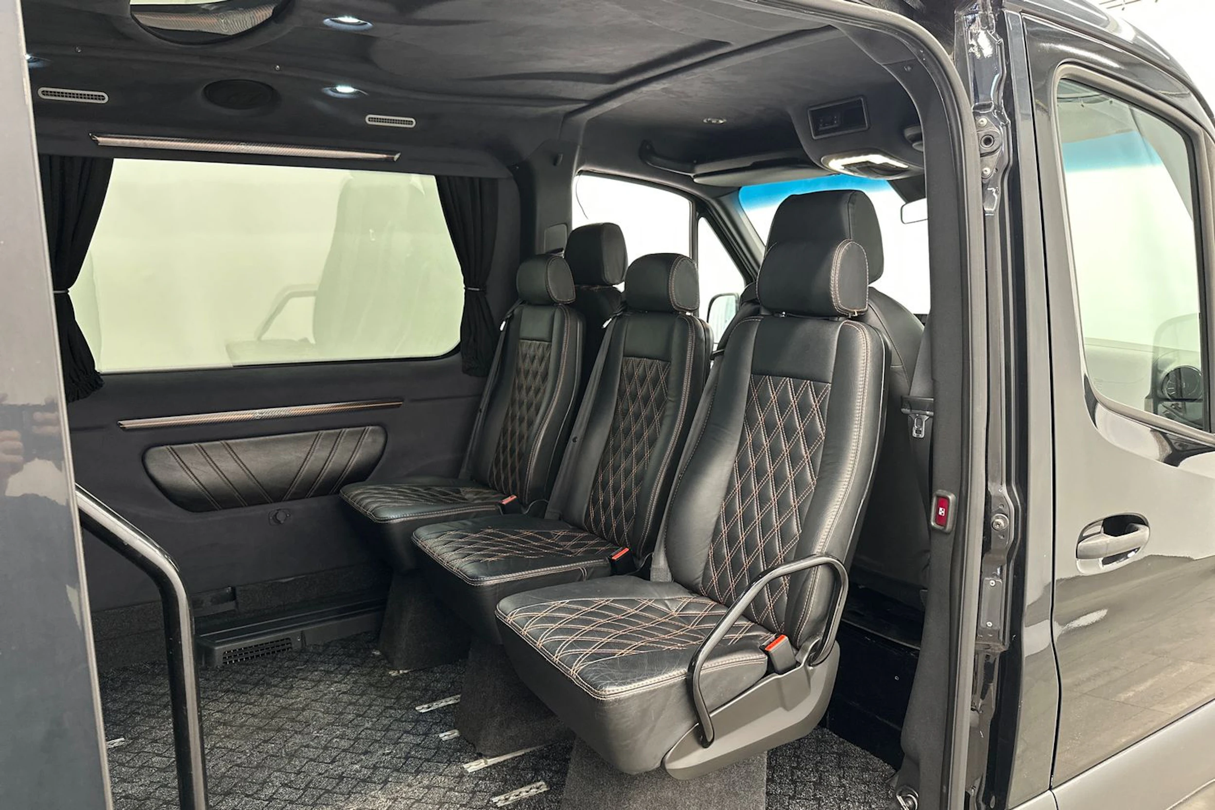 musta Mercedes-Benz Sprinter 2019 kuva 11.