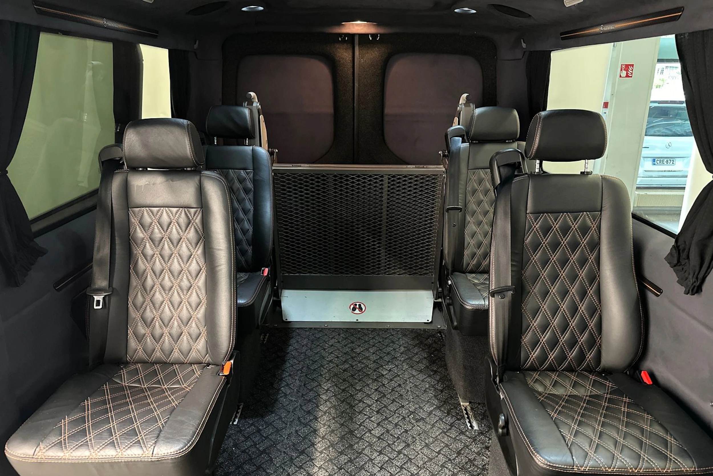 musta Mercedes-Benz Sprinter 2019 kuva 12.
