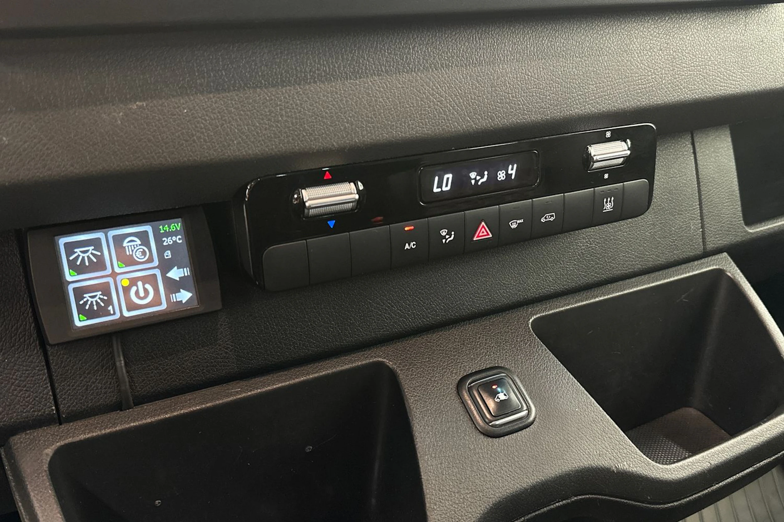 musta Mercedes-Benz Sprinter 2019 kuva 19.