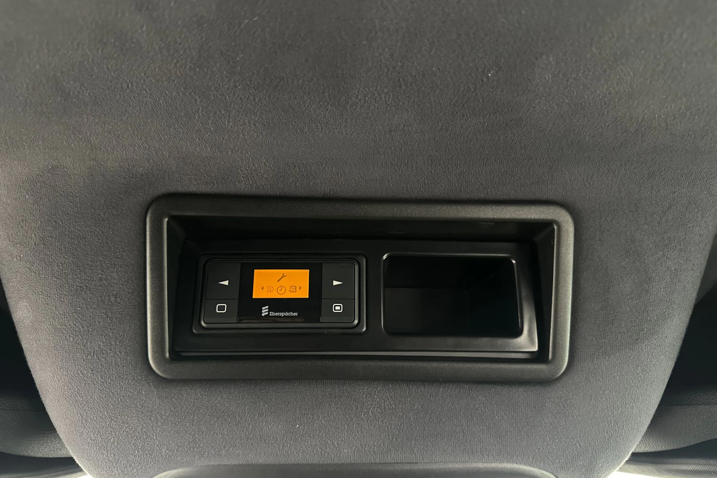musta Mercedes-Benz Sprinter 2019 kuva 24.