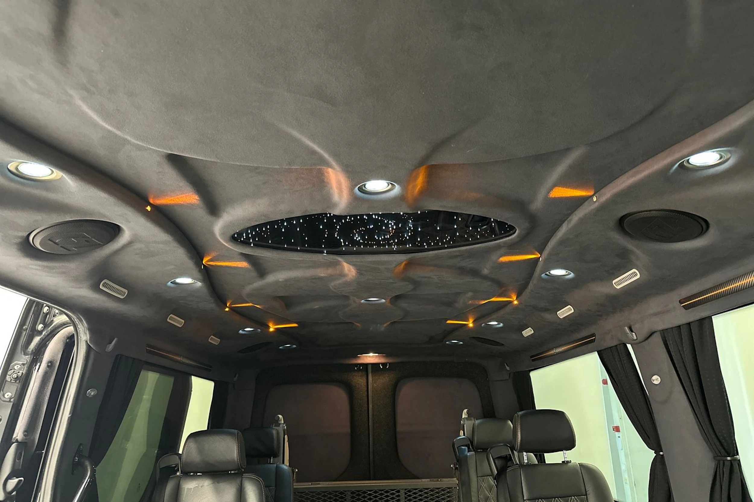 musta Mercedes-Benz Sprinter 2019 kuva 25.