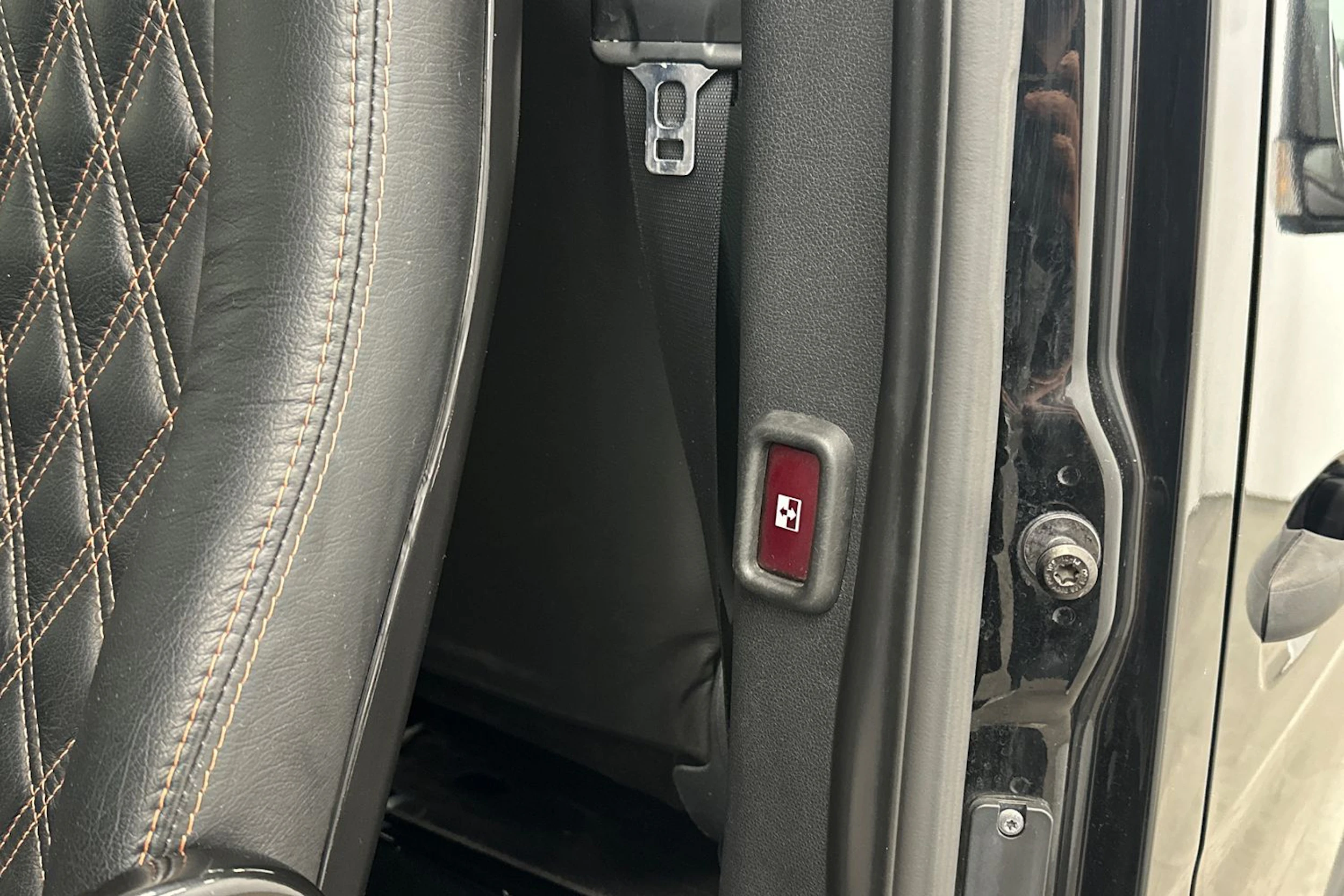 musta Mercedes-Benz Sprinter 2019 kuva 26.