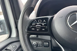 valkoinen Mercedes-Benz Sprinter 2019 kuva 15.