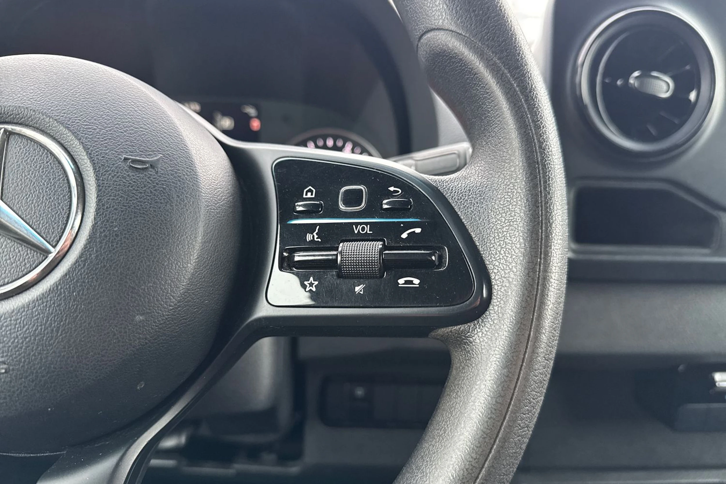 valkoinen Mercedes-Benz Sprinter 2019 kuva 16.