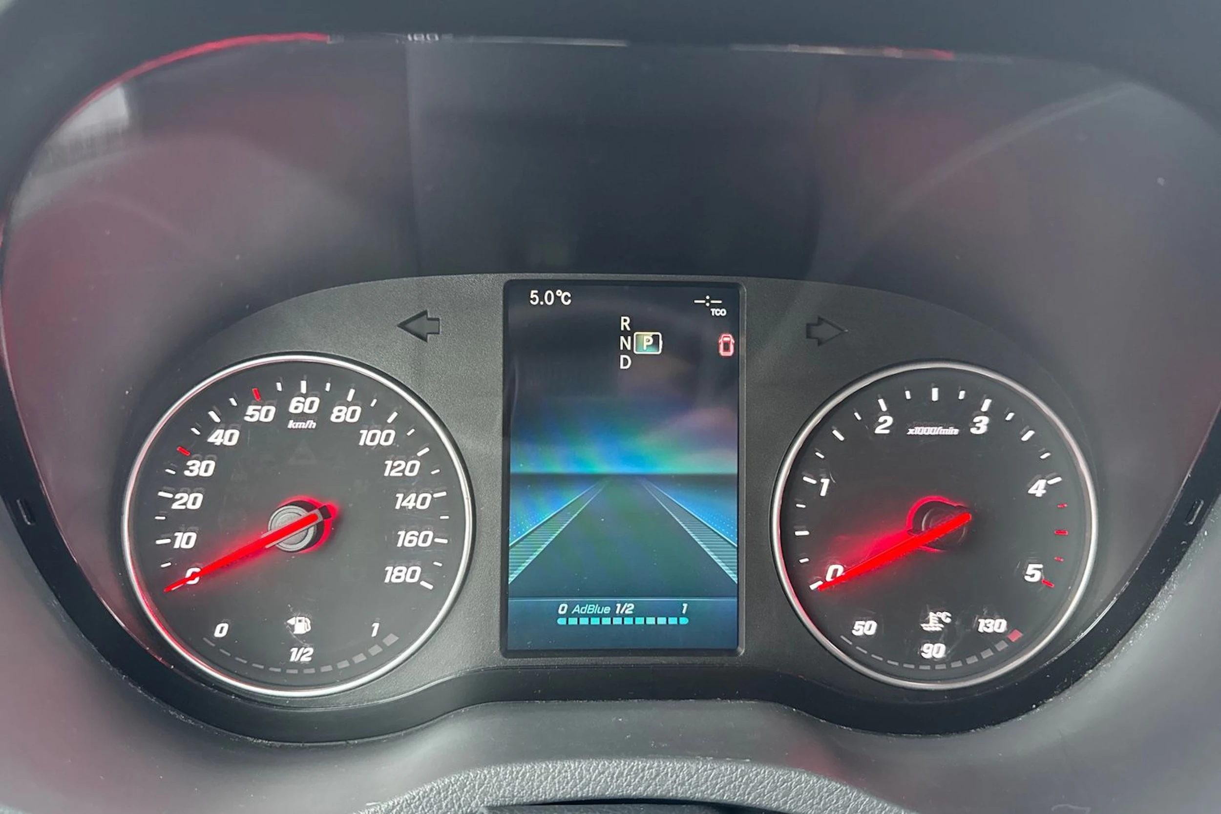 valkoinen Mercedes-Benz Sprinter 2019 kuva 17.