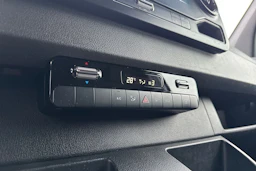 valkoinen Mercedes-Benz Sprinter 2019 kuva 18.