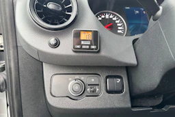valkoinen Mercedes-Benz Sprinter 2019 kuva 22.