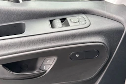 valkoinen Mercedes-Benz Sprinter 2019 kuva 23.