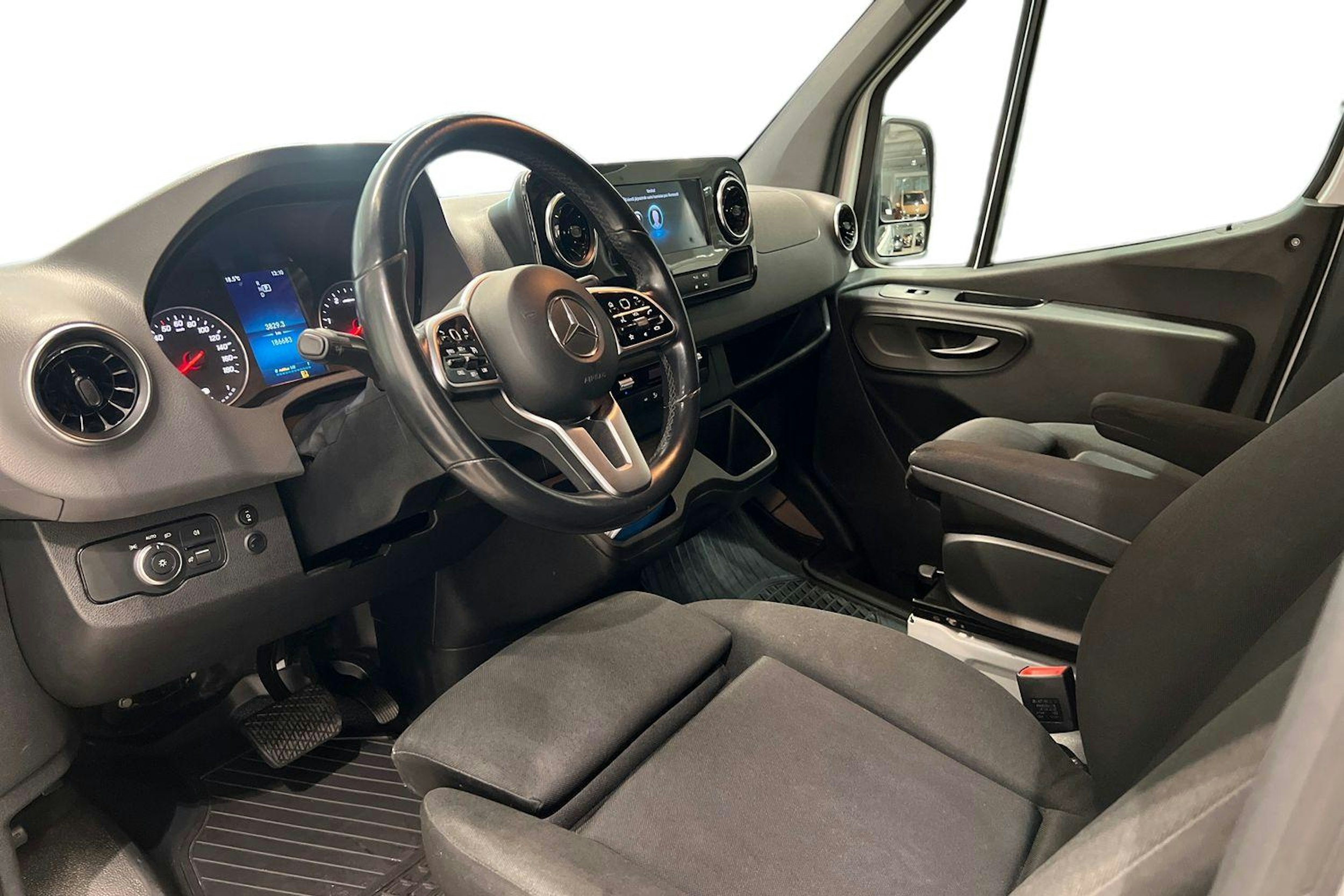 Valkoinen Mercedes-Benz SPRINTER 2019 kuva 8.
