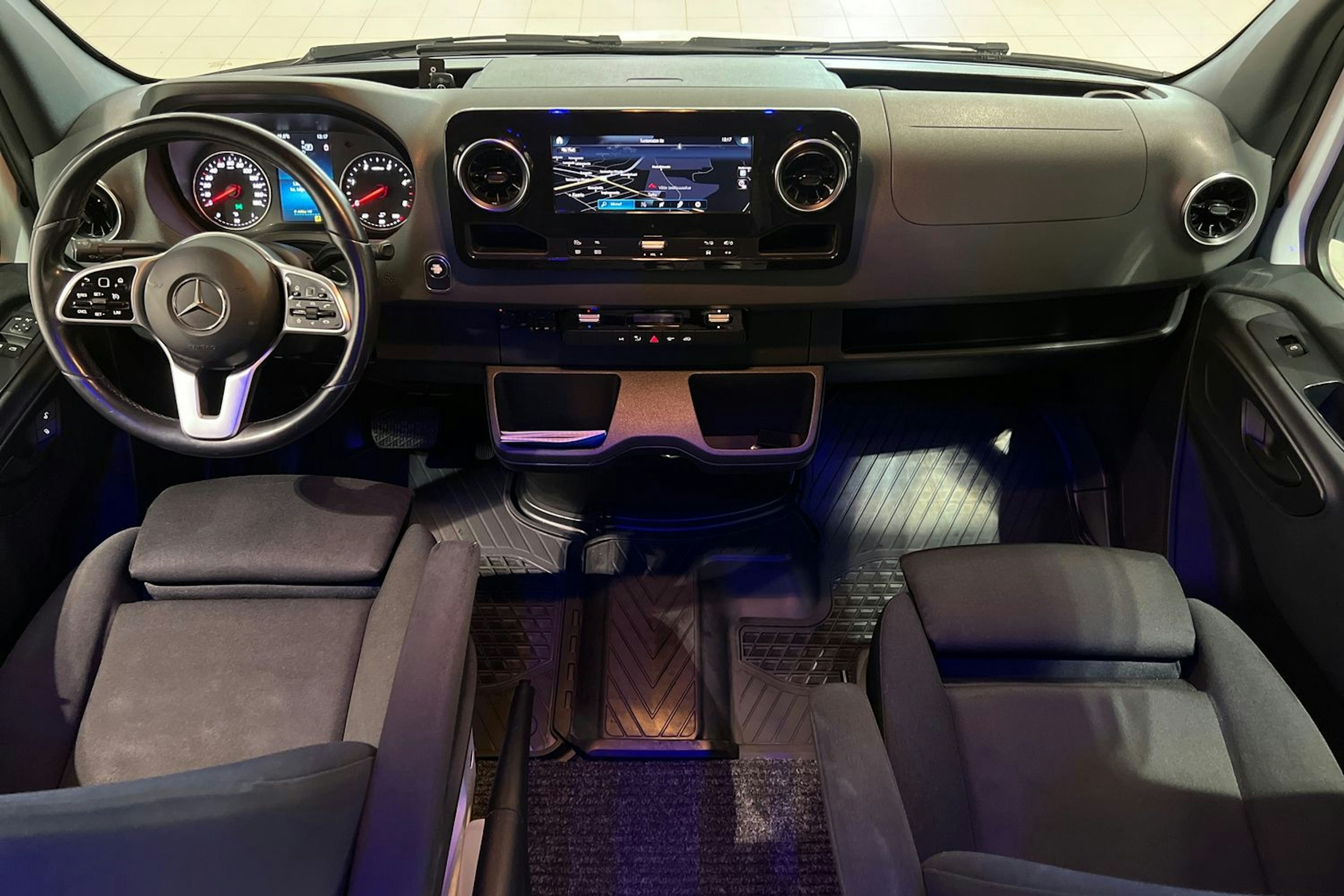 Valkoinen Mercedes-Benz SPRINTER 2019 kuva 26.