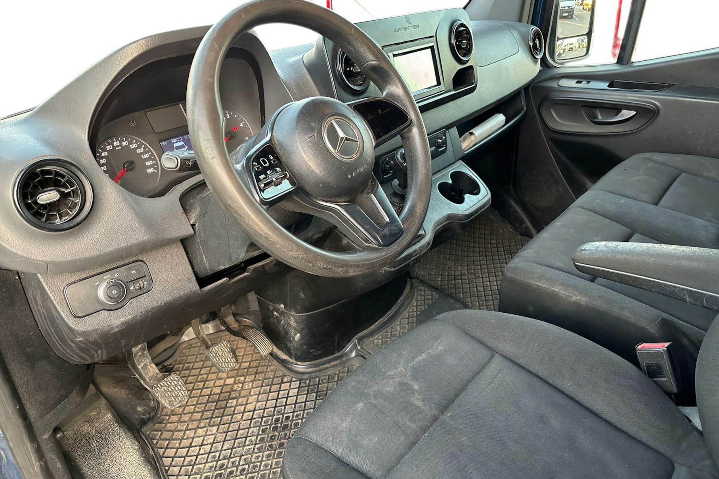 sininen Mercedes-Benz Sprinter 2019 kuva 3.