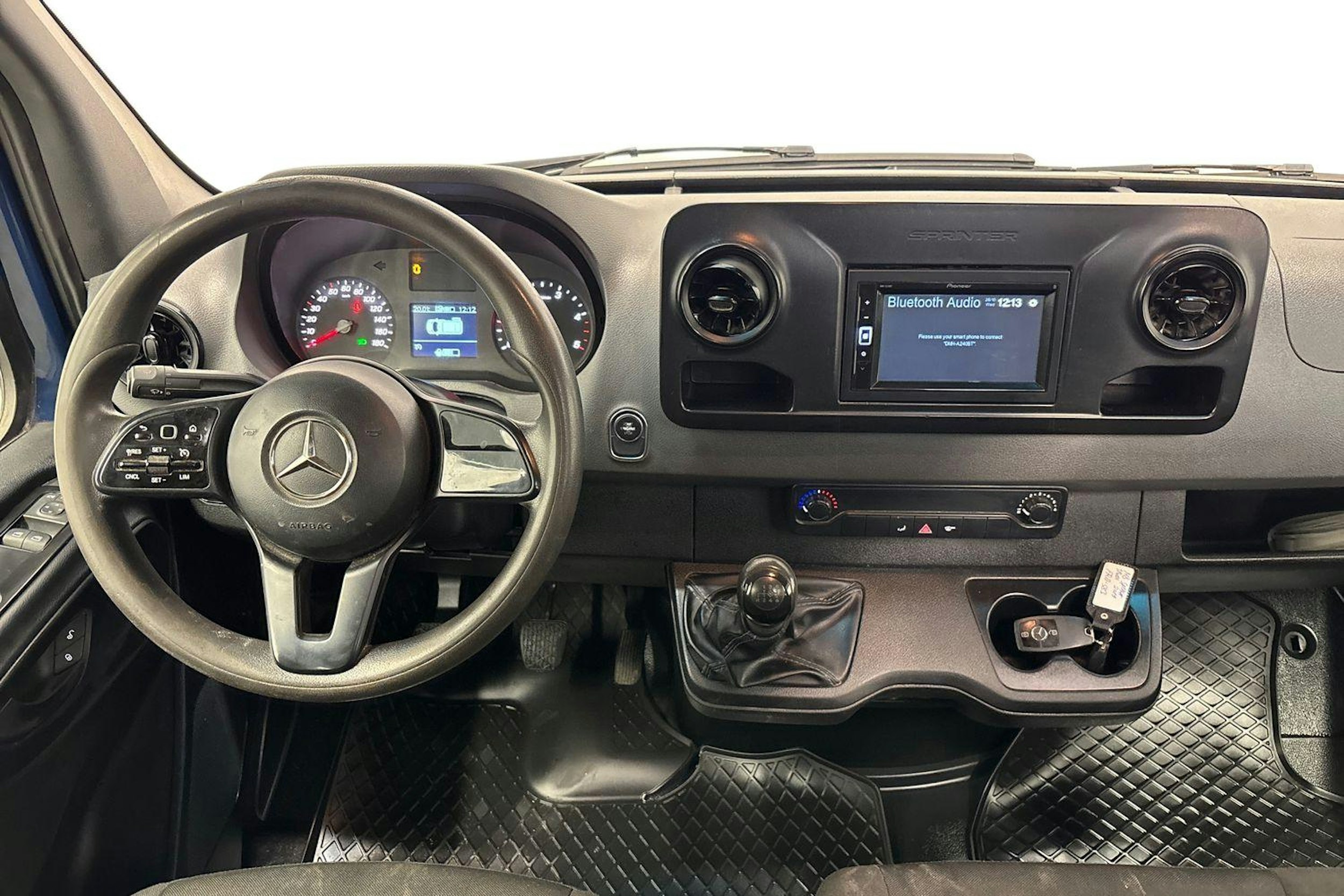 sininen Mercedes-Benz Sprinter 2019 kuva 9.