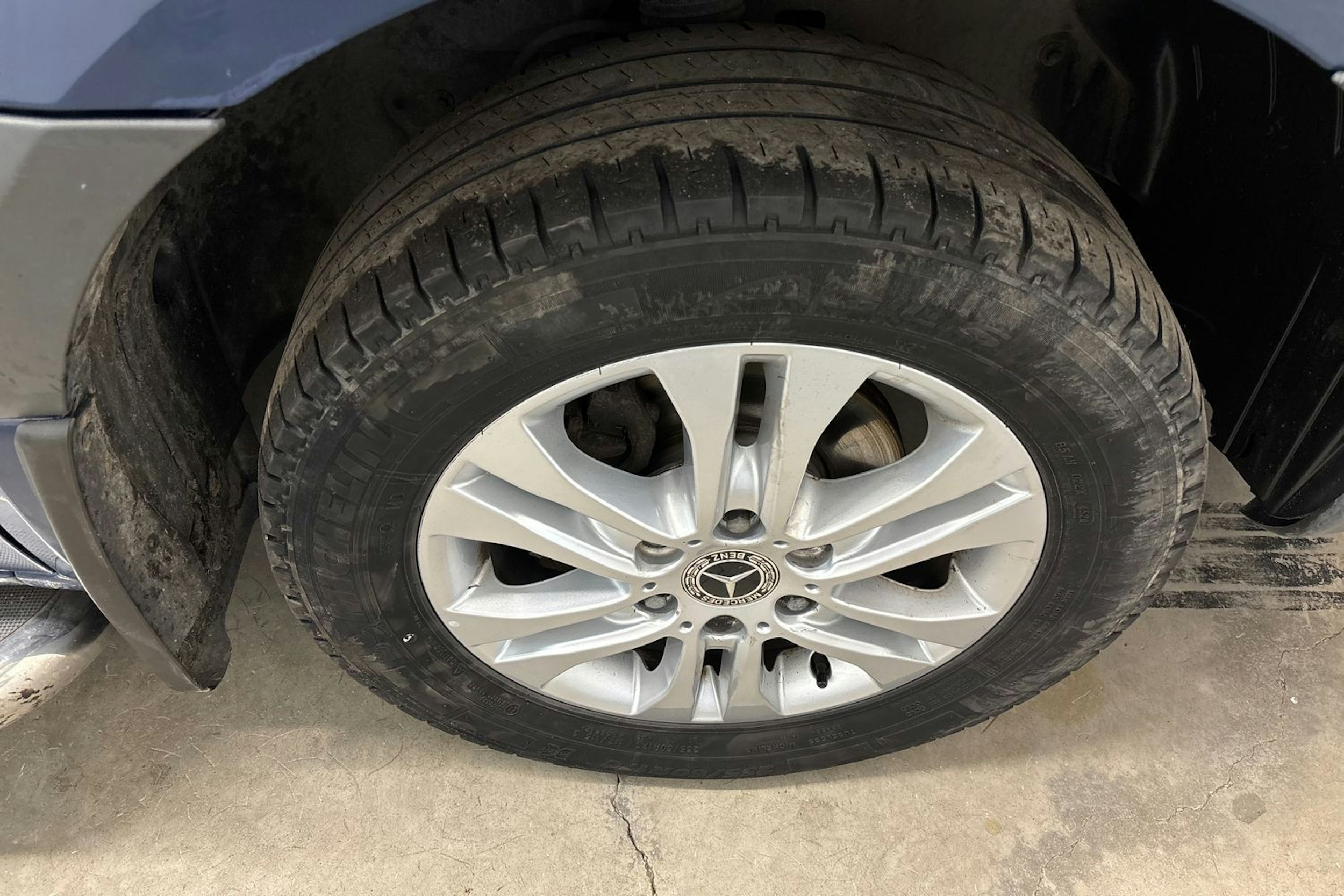 sininen Mercedes-Benz Sprinter 2019 kuva 11.