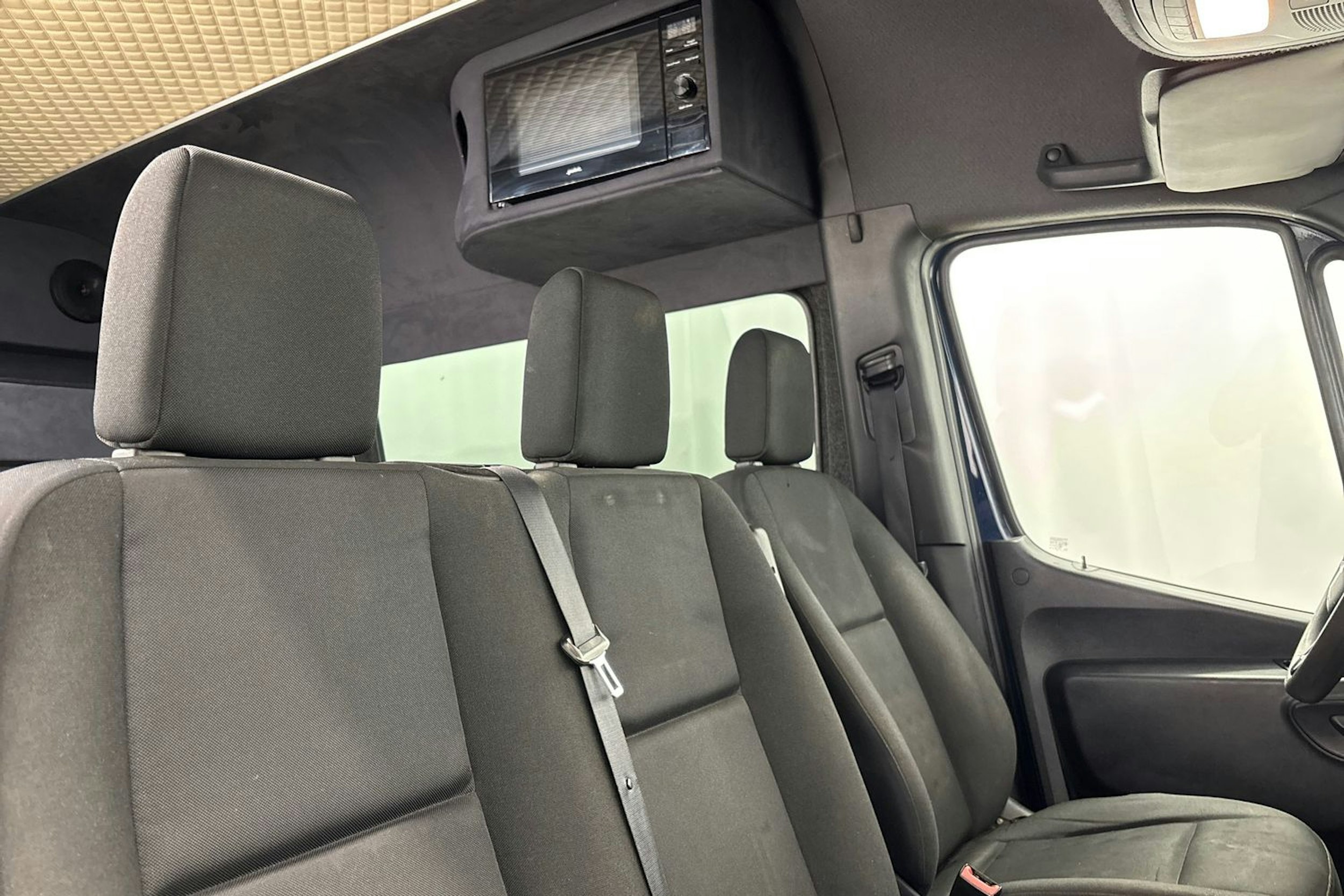 sininen Mercedes-Benz Sprinter 2019 kuva 13.