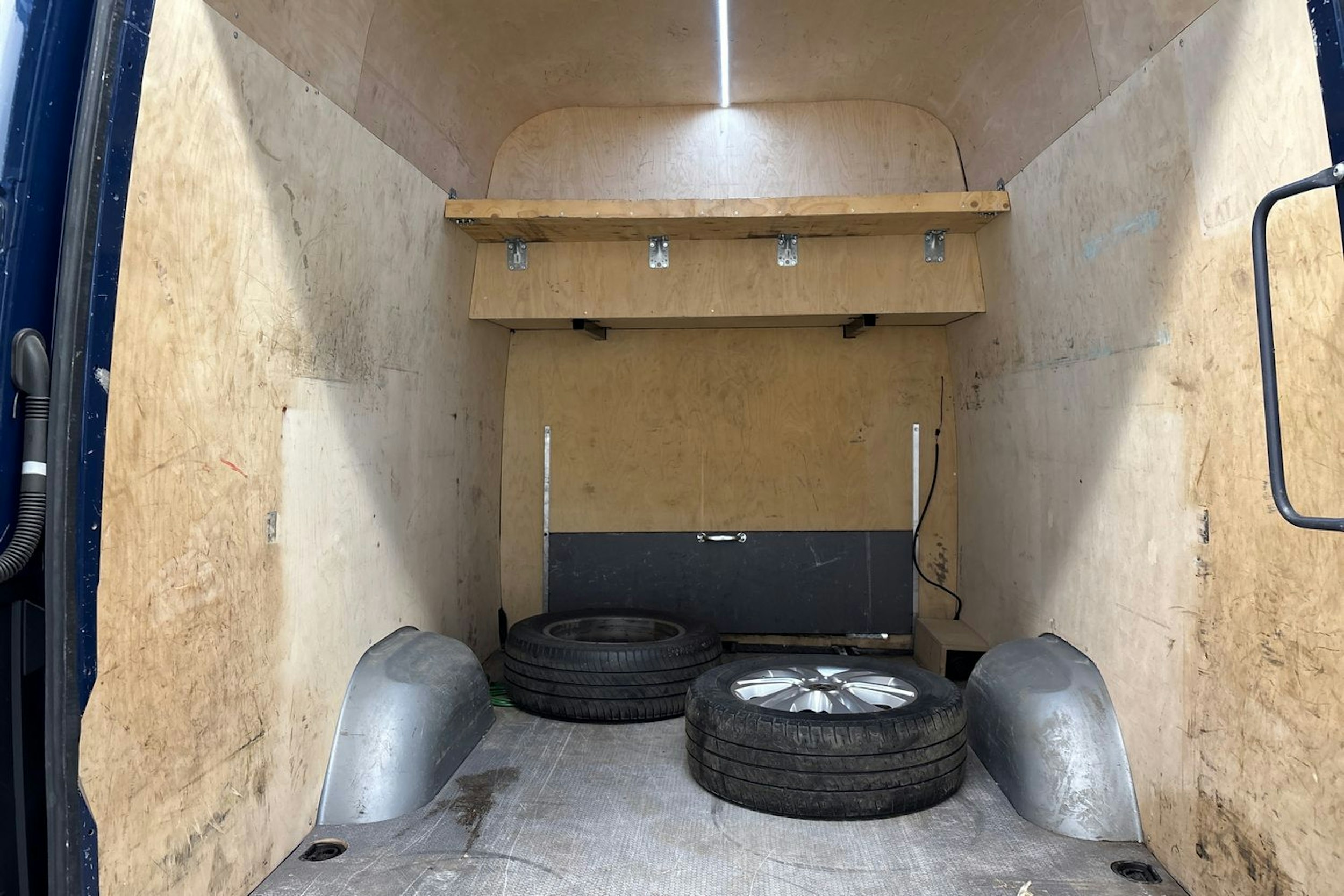 sininen Mercedes-Benz Sprinter 2019 kuva 18.