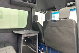 sininen Mercedes-Benz Sprinter 2019 kuva 22.